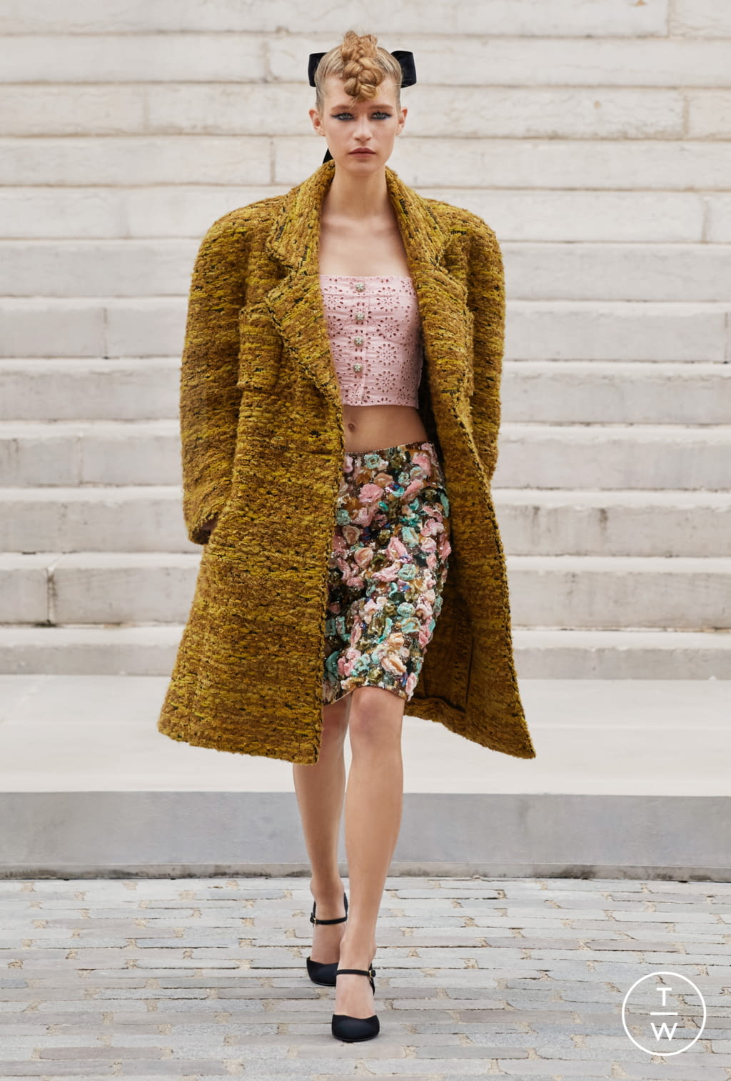 Fashion Week Paris Fall/Winter 2021 look 11 from the Chanel collection 高级定制