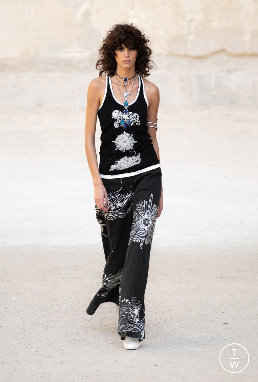 Fashion Week Paris Resort 2022 look 11 from the Chanel collection 女装