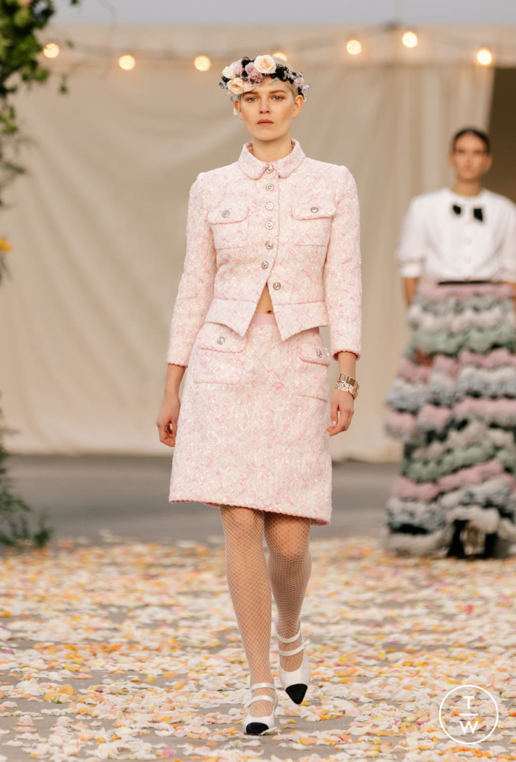 Fashion Week Paris Spring/Summer 2021 look 11 from the Chanel collection couture