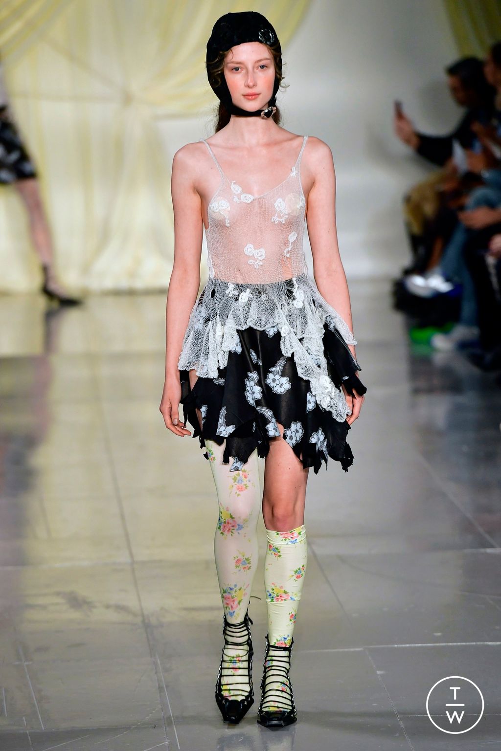 Fashion Week London Spring/Summer 2023 look 5 from the Yuhan Wang collection 女装