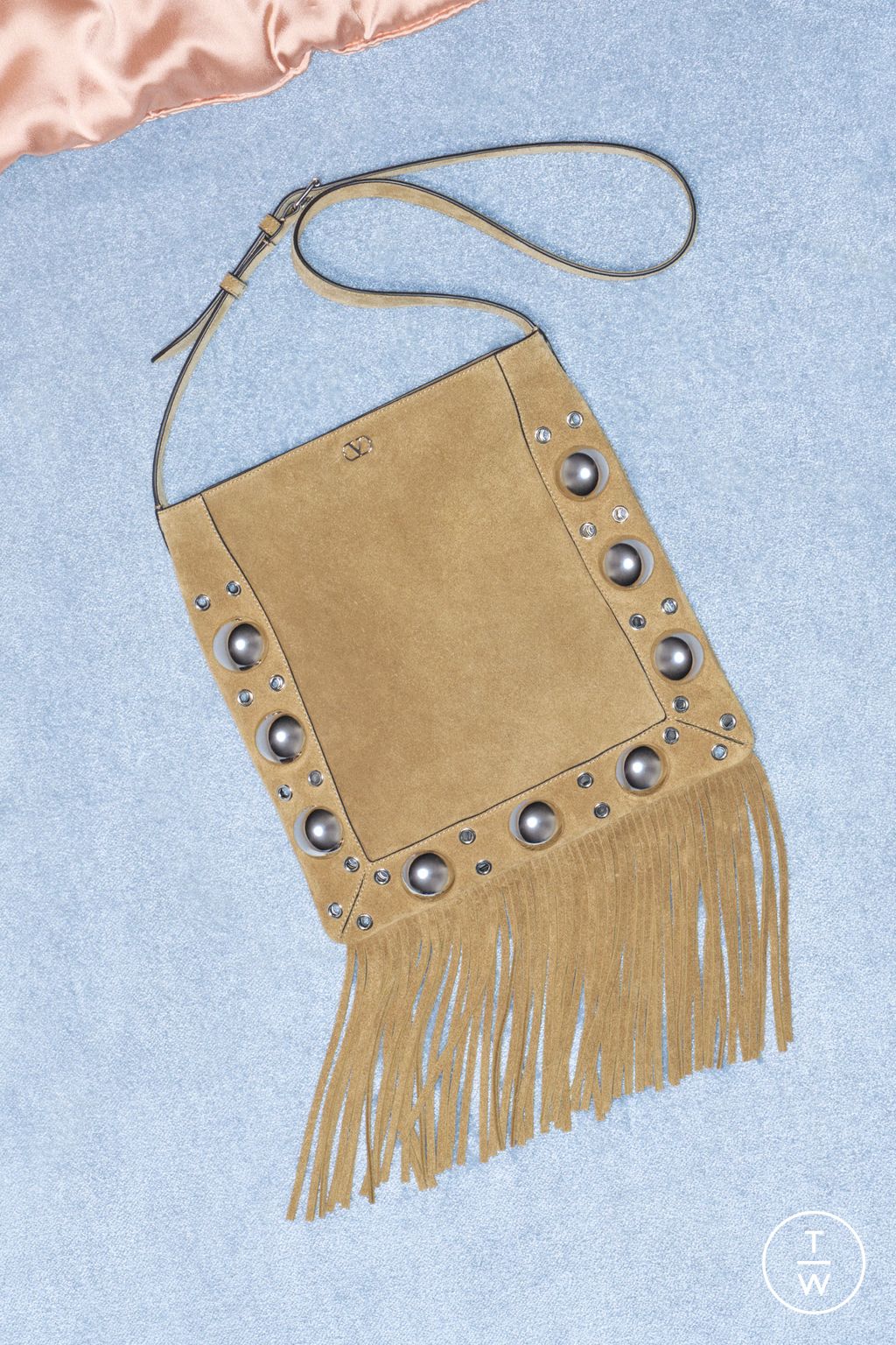 Fashion Week Paris Resort 2026 look 77 from the Valentino collection womenswear accessories