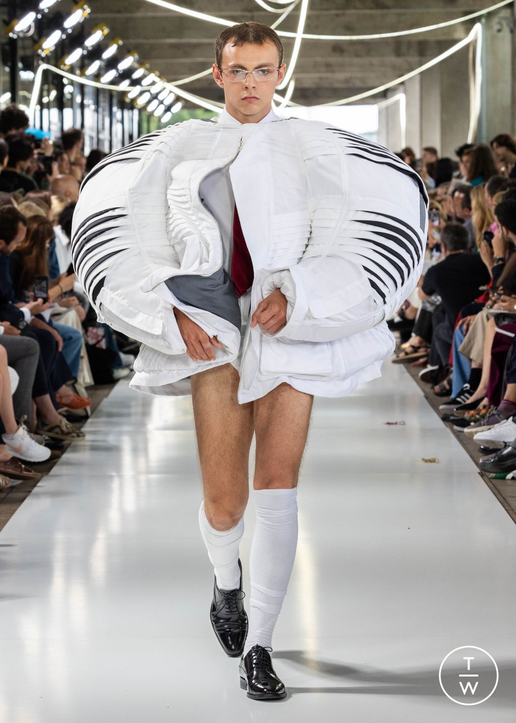 Fashion Week Paris Spring/Summer 2024 look 109 from the IFM PARIS collection 男装