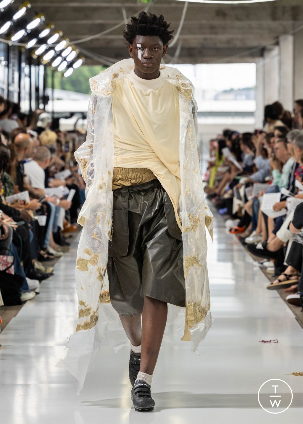 Fashion Week Paris Spring/Summer 2024 look 112 de la collection IFM PARIS menswear