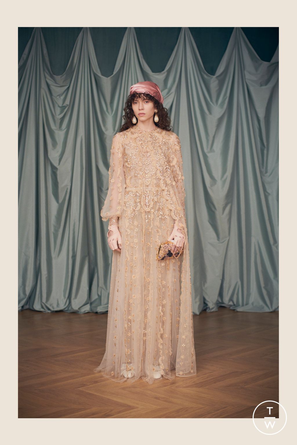 Fashion Week Paris Resort 2025 look 112 from the Valentino collection 女装