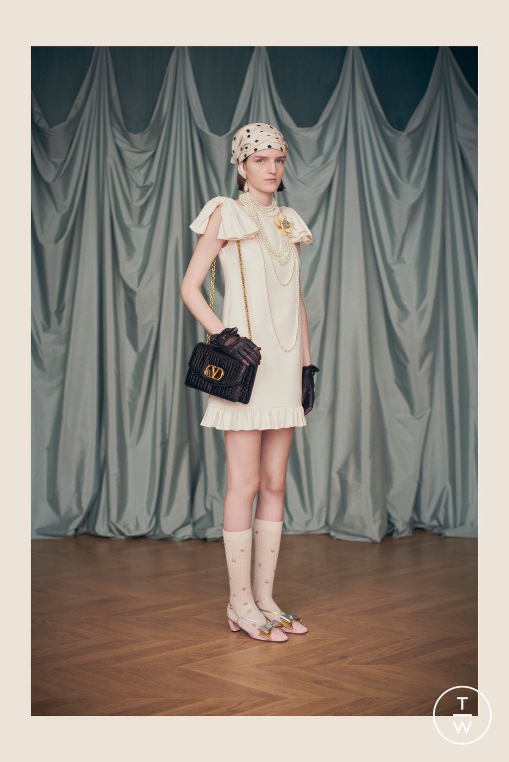 Fashion Week Paris Resort 2025 look 114 de la collection Valentino womenswear