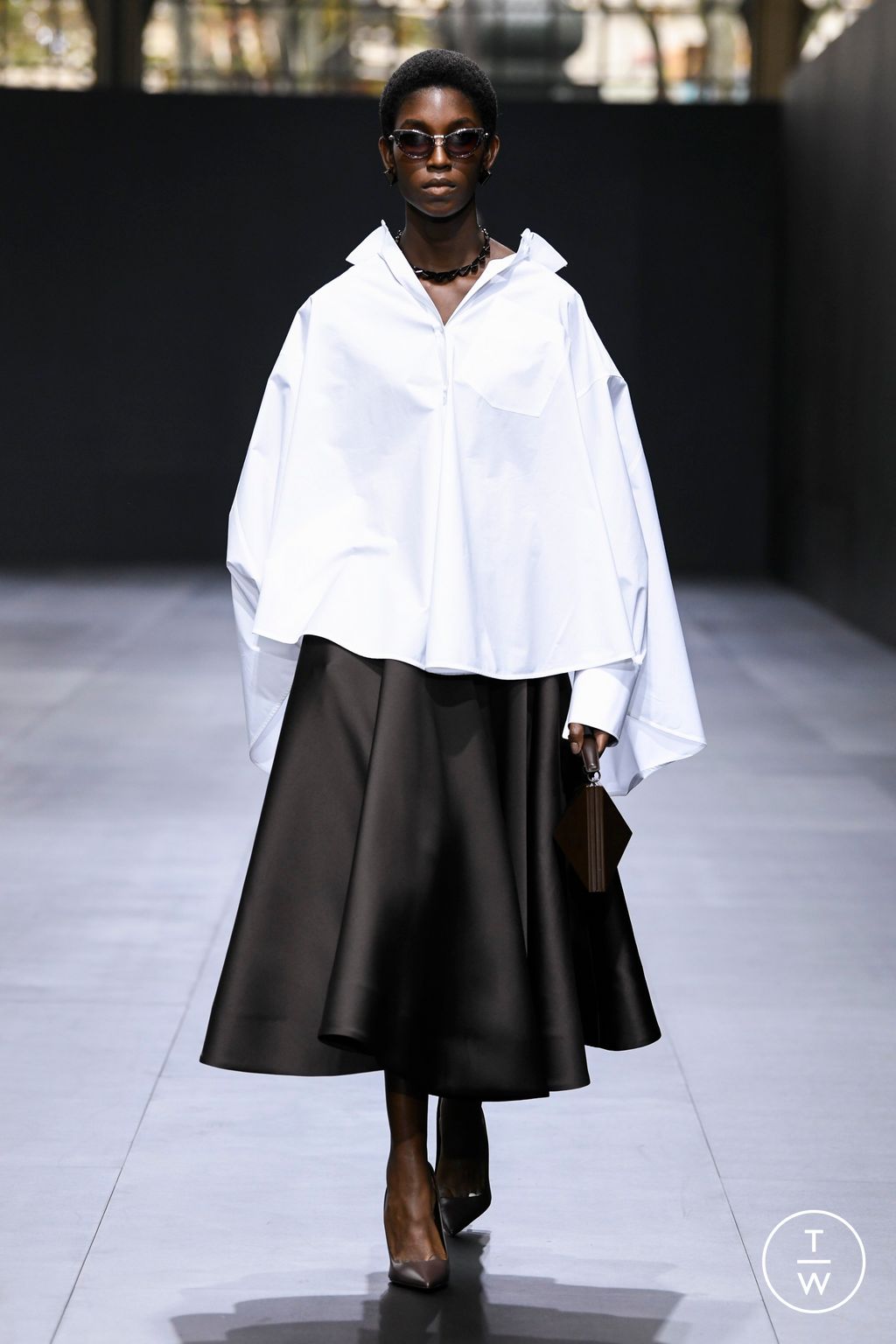 Fashion Week Paris Spring/Summer 2023 look 49 from the Valentino collection womenswear