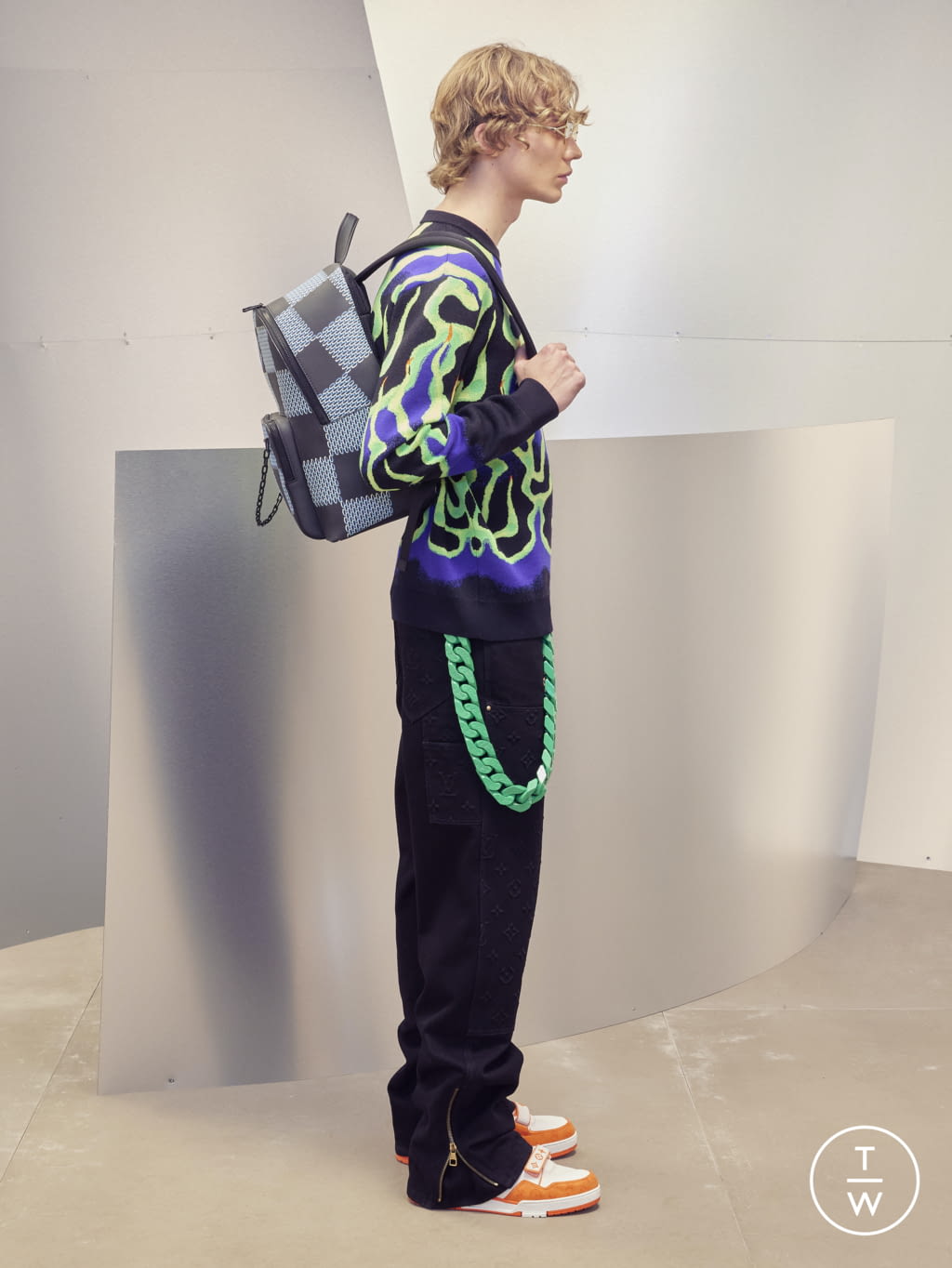 Fashion Week Paris Pre-Fall 2022 look 23 from the Louis Vuitton collection menswear