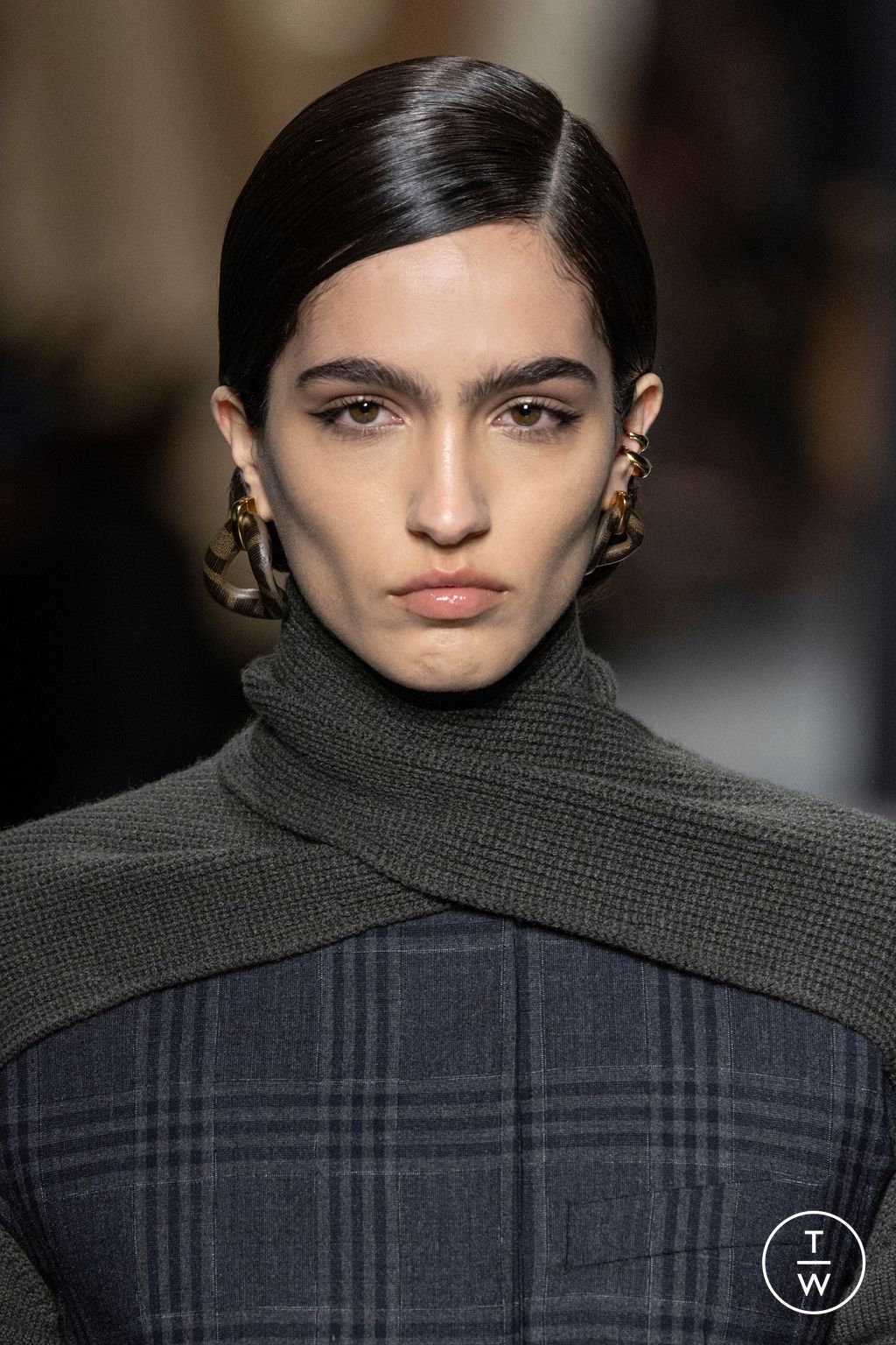 Fashion Week Milan Fall/Winter 2024 look 68 from the Fendi collection 女装配饰