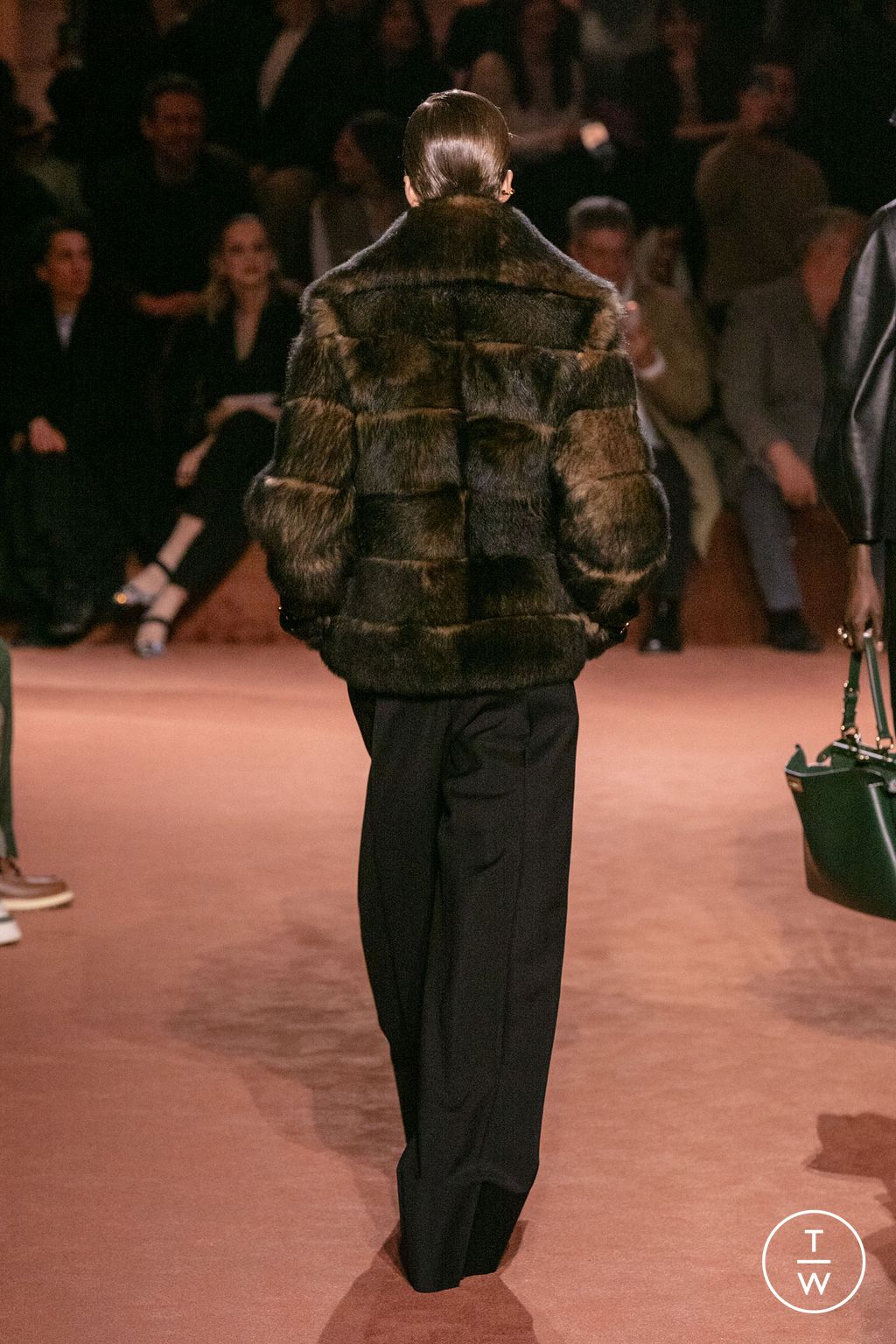 Fashion Week Milan Fall/Winter 2025 look 33 from the Fendi collection 女装配饰