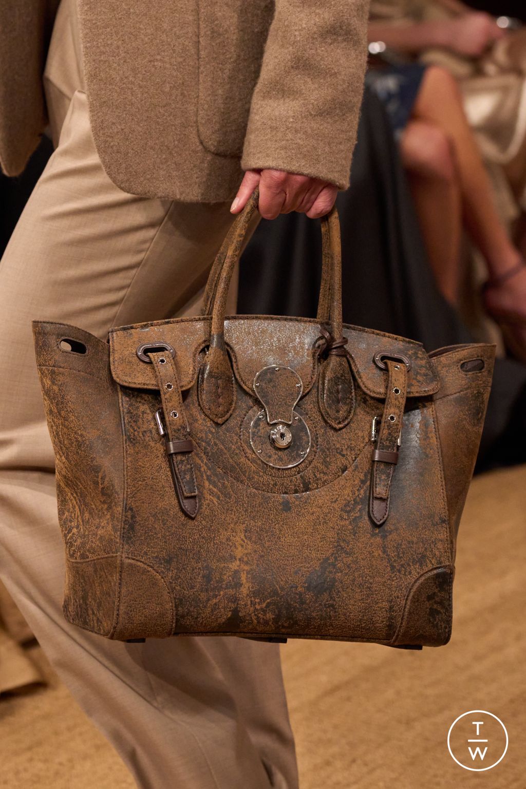 Fashion Week New York Fall/Winter 2024 look 11 de la collection Ralph Lauren womenswear accessories