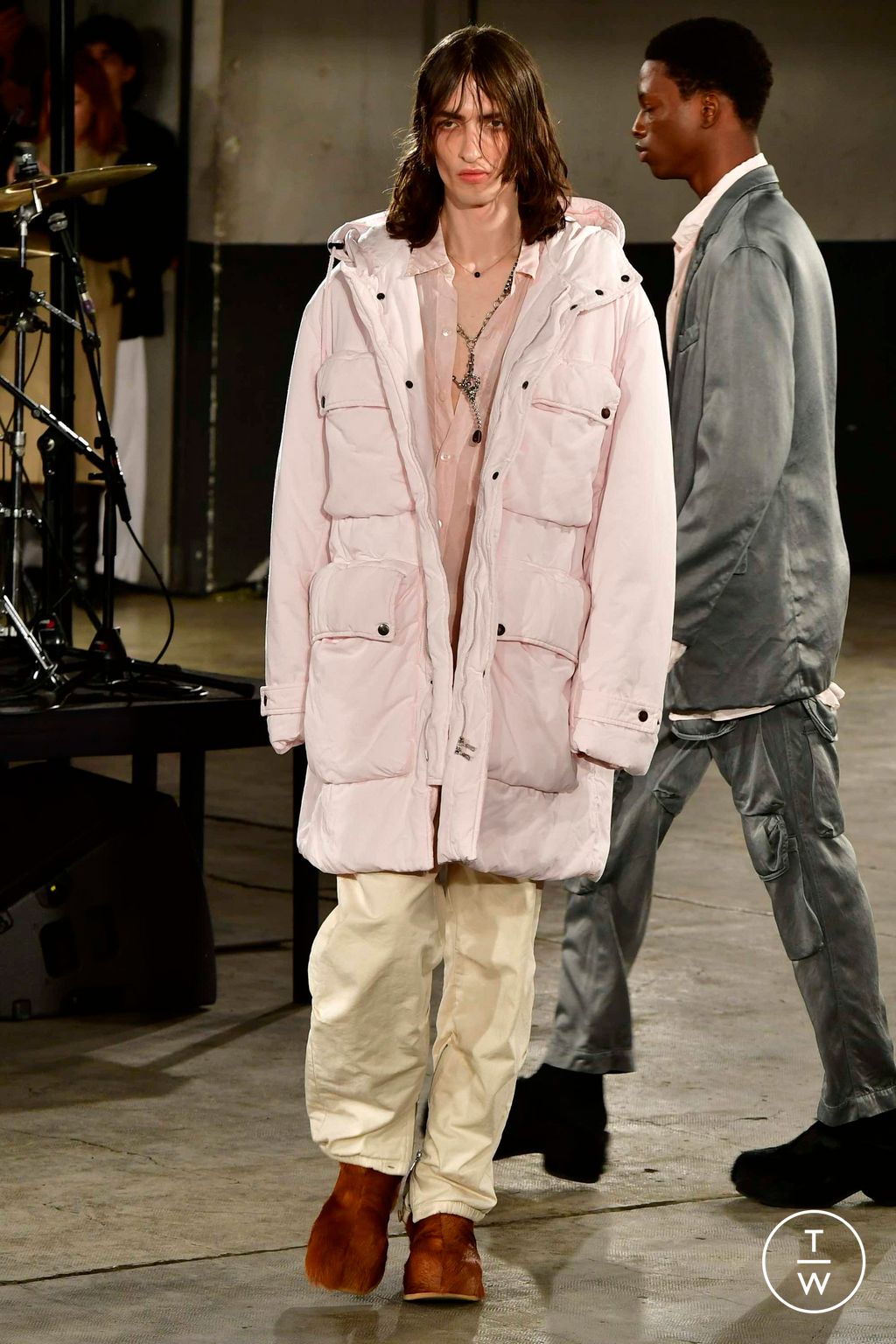 Fashion Week Paris Fall/Winter 2023 look 31 from the Dries Van Noten collection menswear