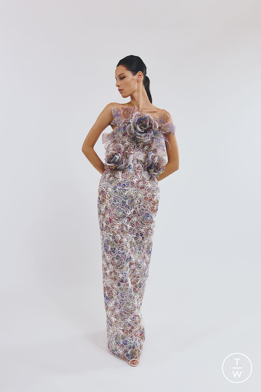 Fashion Week Paris Fall/Winter 2025 look 11 from the Giambattista Valli collection couture