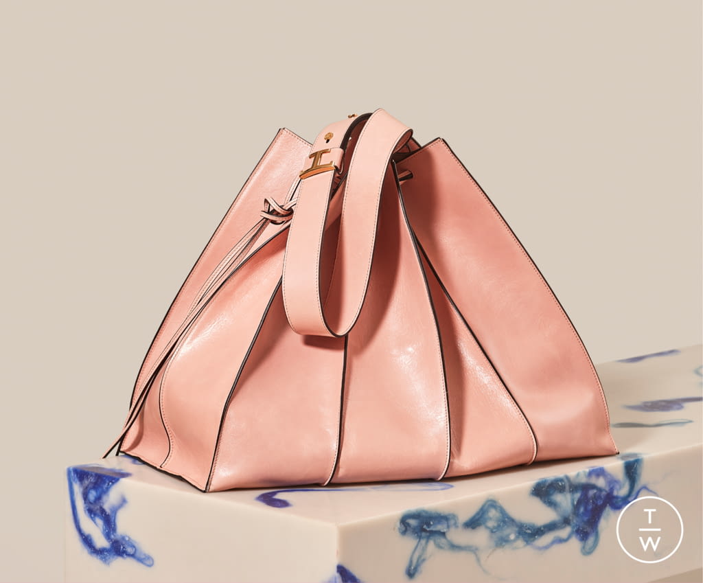 Fashion Week Milan Fall/Winter 2021 look 36 de la collection Tod's womenswear accessories