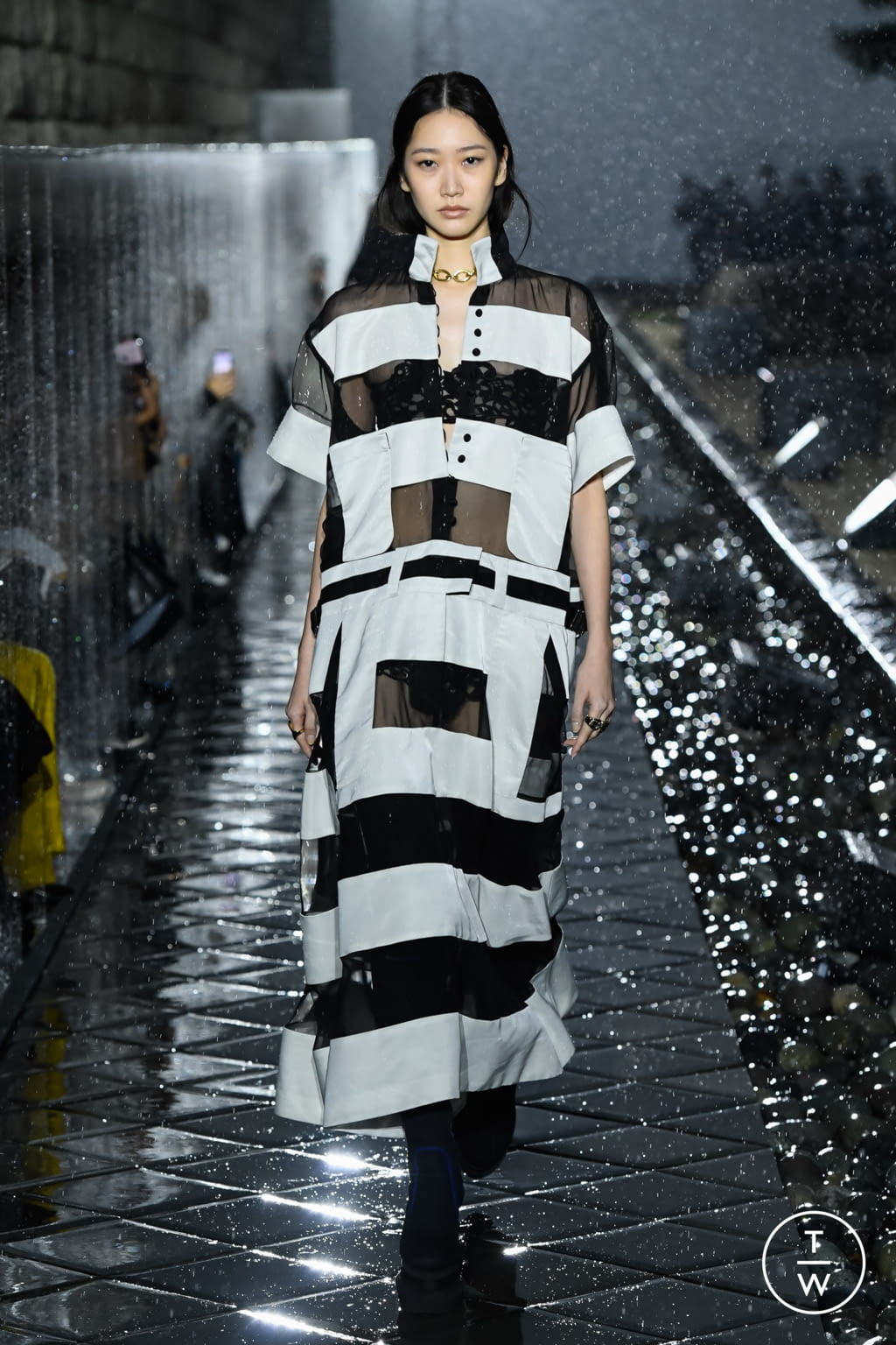 Fashion Week Paris Spring/Summer 2021 look 12 from the Sacai collection 女装