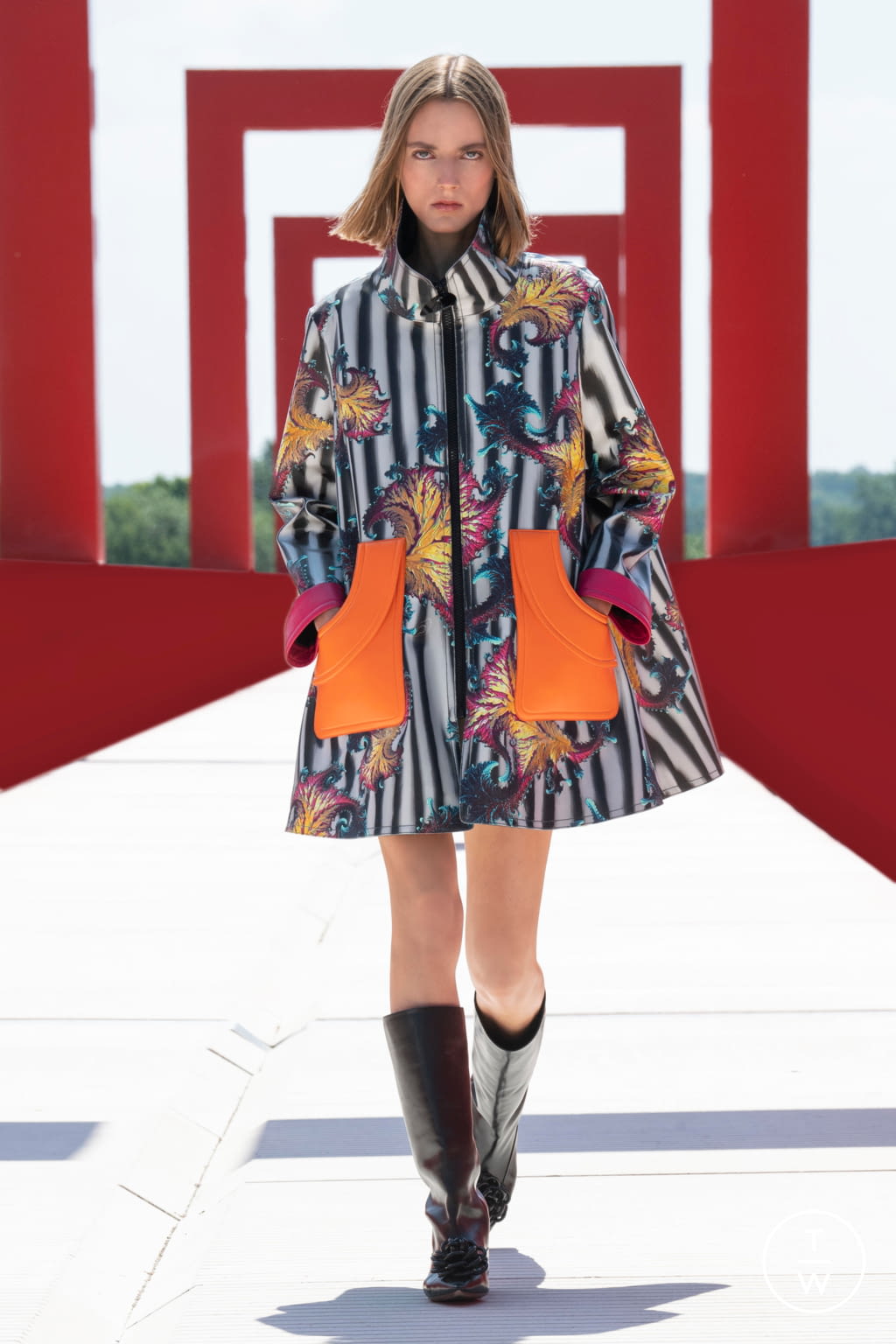 Fashion Week Paris Resort 2022 look 12 from the Louis Vuitton collection 女装