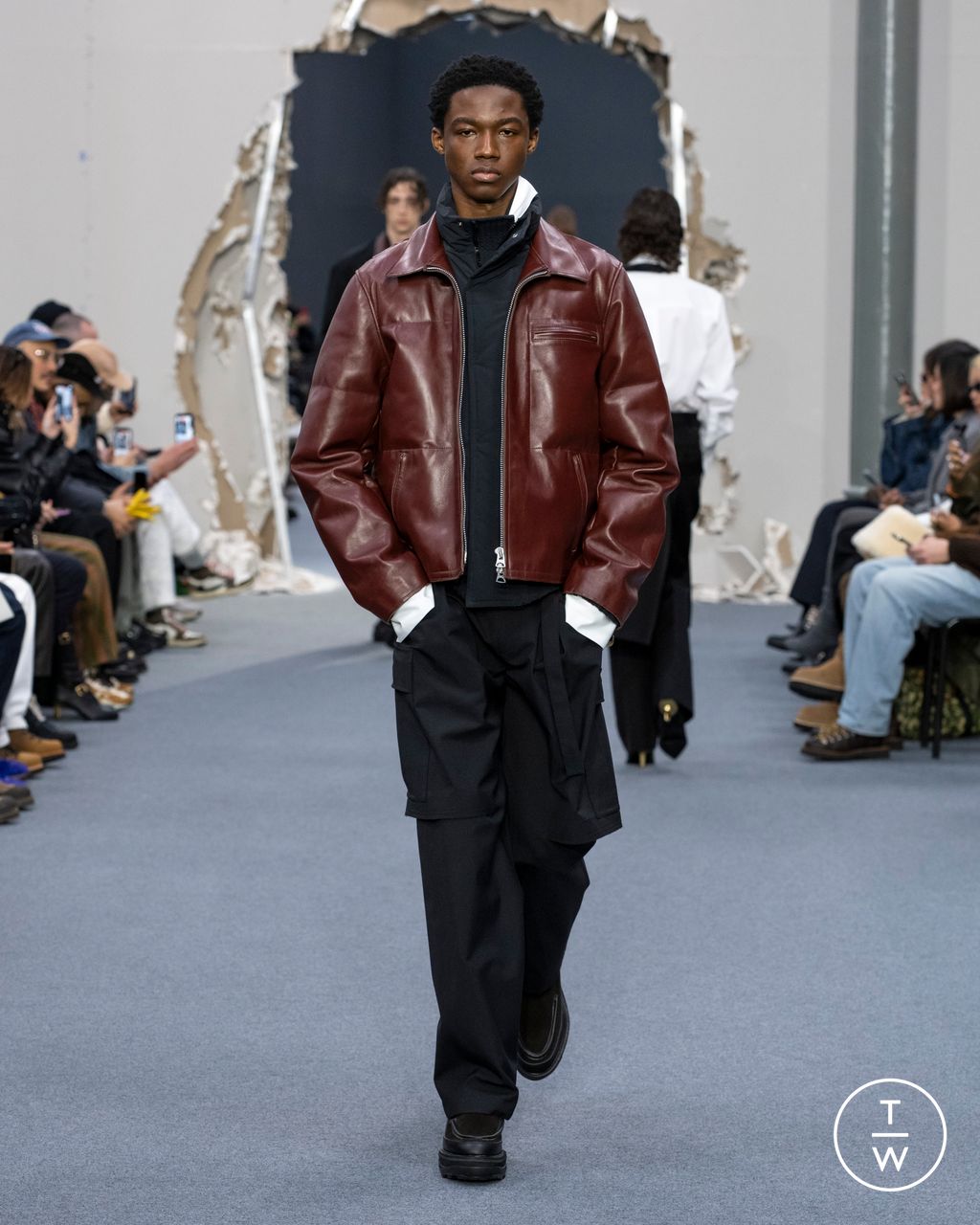 Fashion Week Paris Fall/Winter 2026 look 12 from the Sacai collection menswear