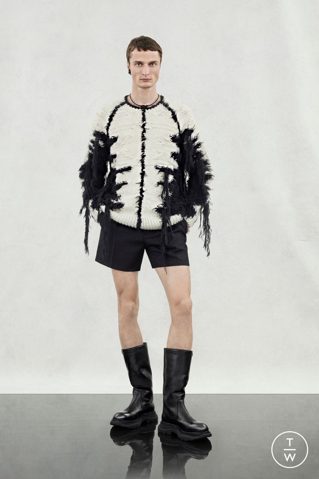 Fashion Week London Spring/Summer 2024 look 15 de la collection Alexander McQueen menswear