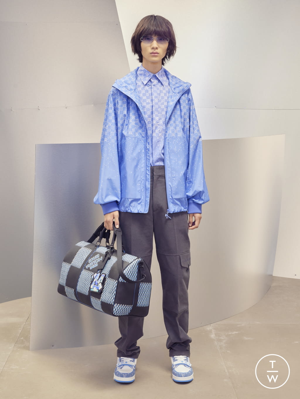 Fashion Week Paris Pre-Fall 2022 look 24 from the Louis Vuitton collection 男装