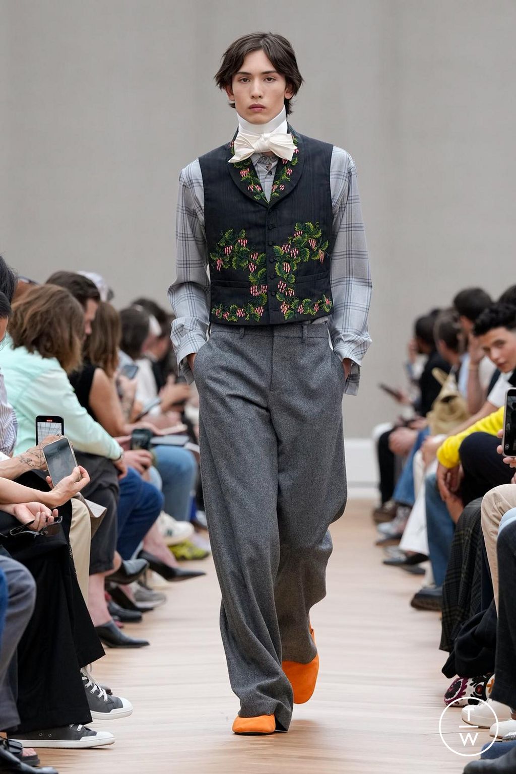 Fashion Week Paris Spring/Summer 2026 look 12 from the Dior Homme collection menswear