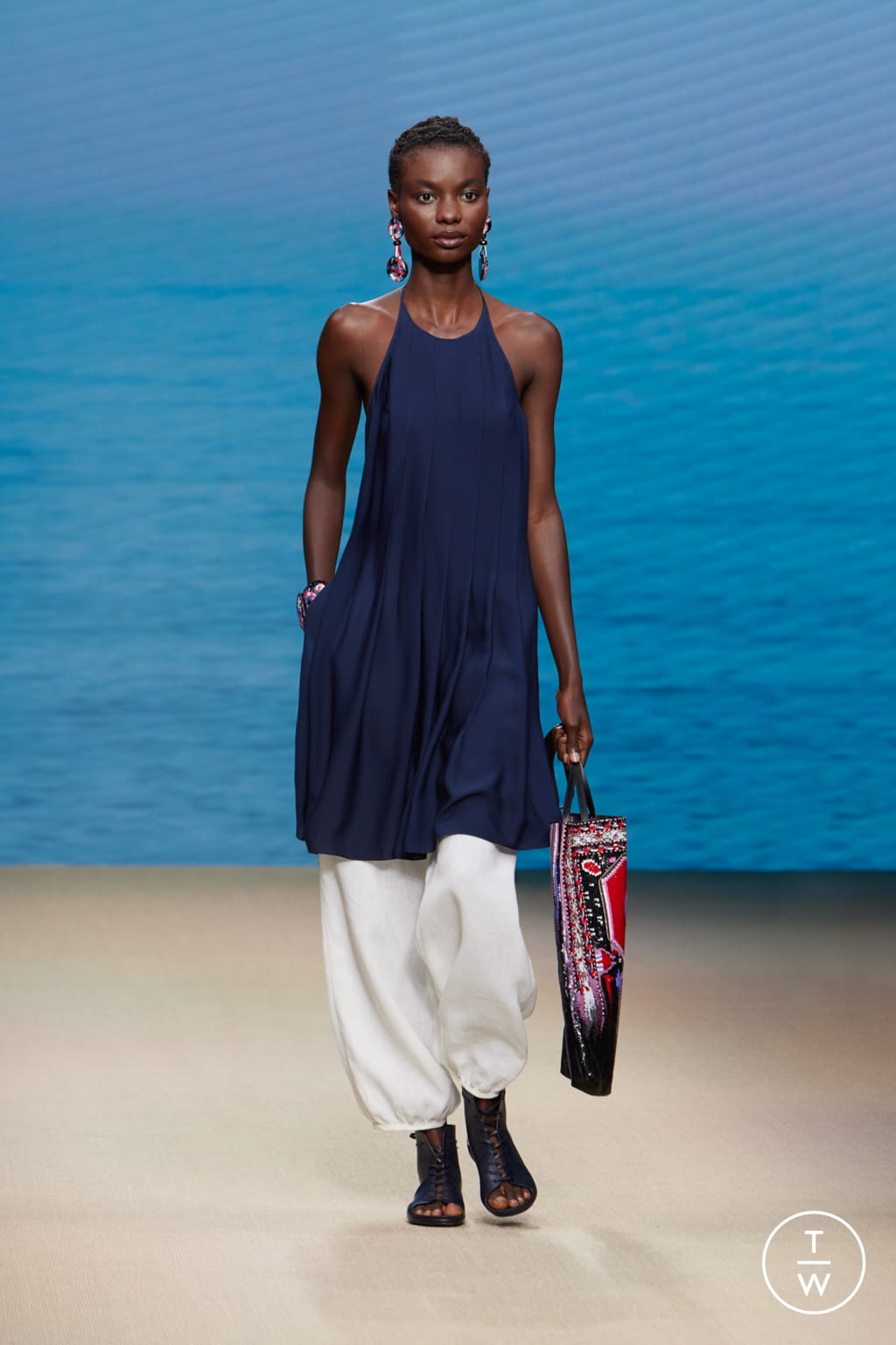 Fashion Week Milan Spring/Summer 2022 look 12 from the Giorgio Armani collection 女装