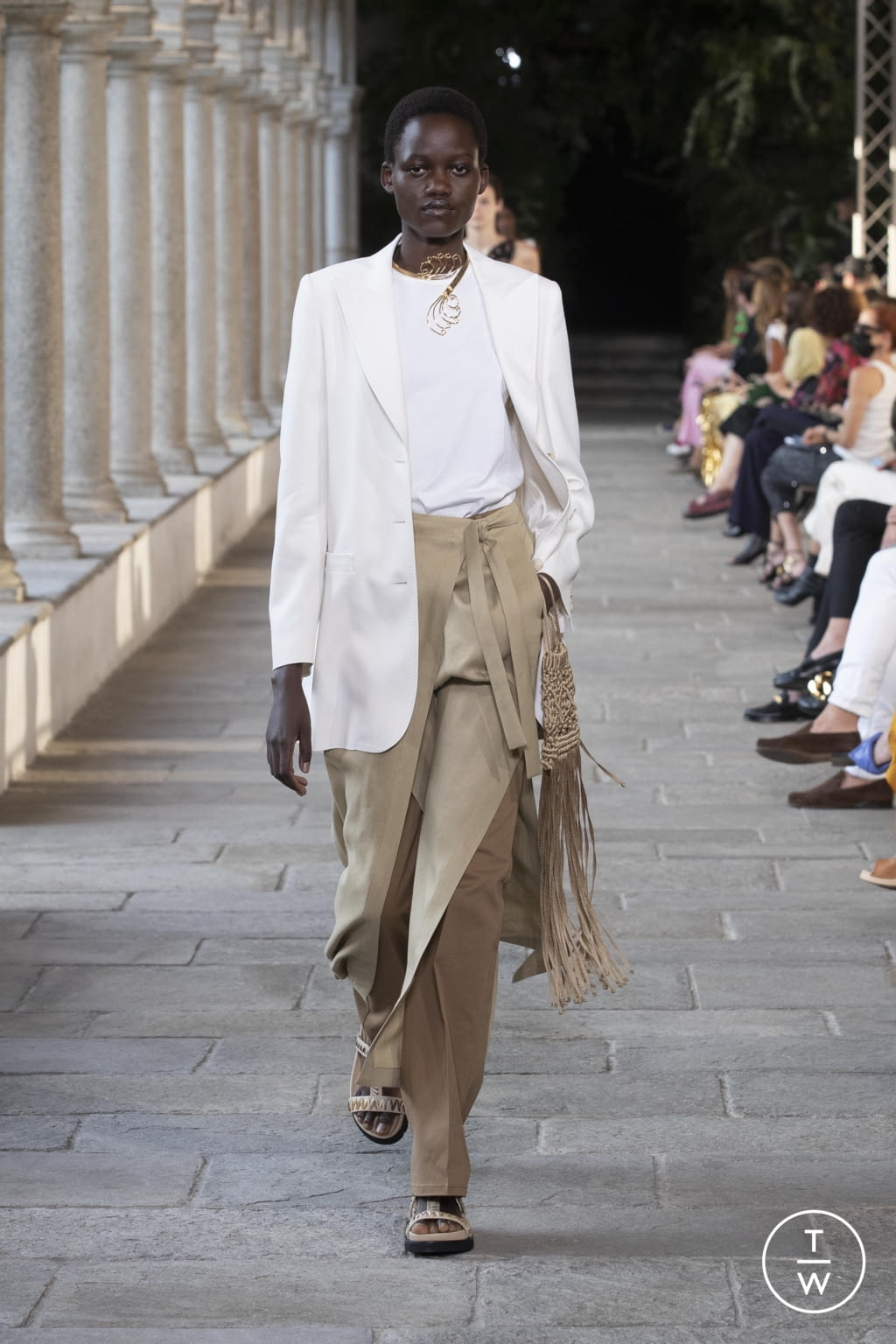 Fashion Week Milan Spring/Summer 2022 look 12 de la collection Alberta Ferretti womenswear