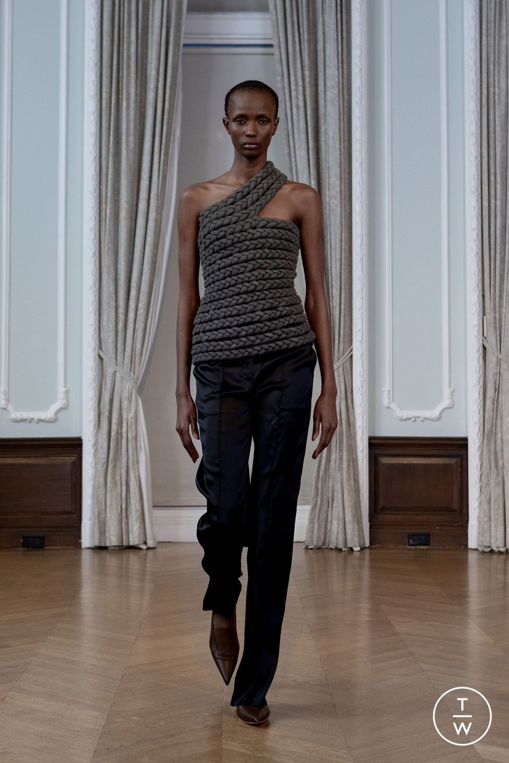 Fashion Week New York Fall/Winter 2025 look 12 de la collection Bevza womenswear