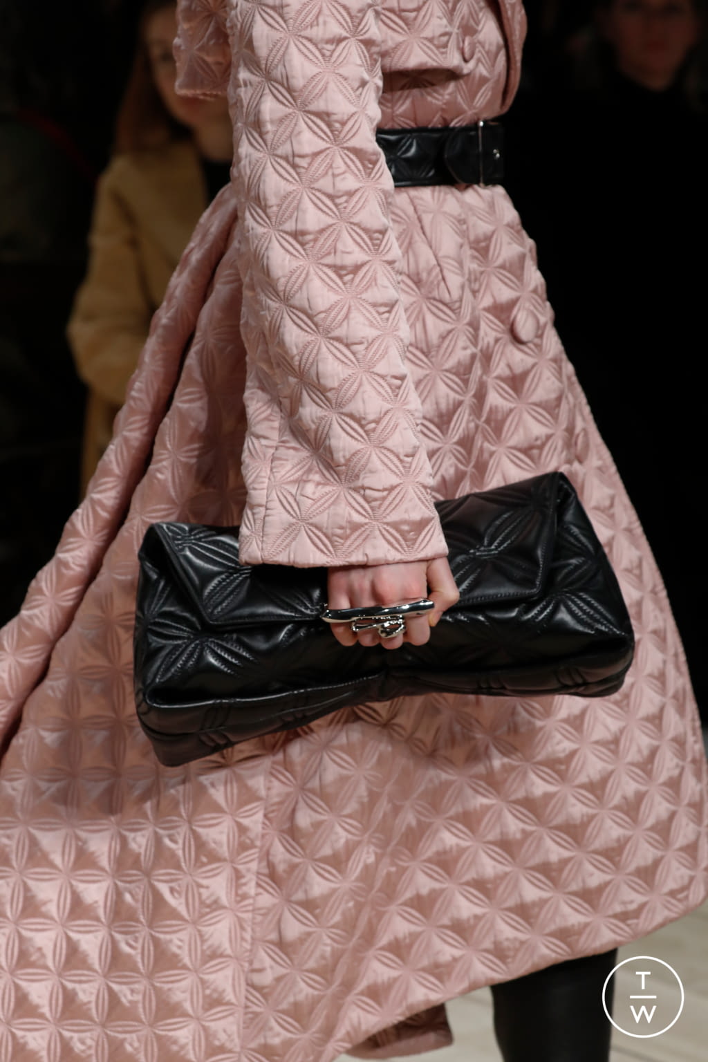 Fashion Week Paris Fall/Winter 2020 look 32 from the Alexander McQueen collection womenswear accessories
