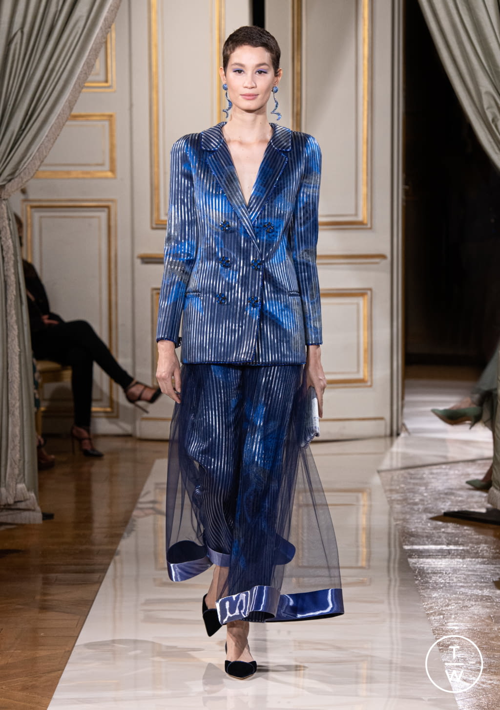 Fashion Week Paris Fall/Winter 2021 look 12 from the Giorgio Armani Privé collection couture