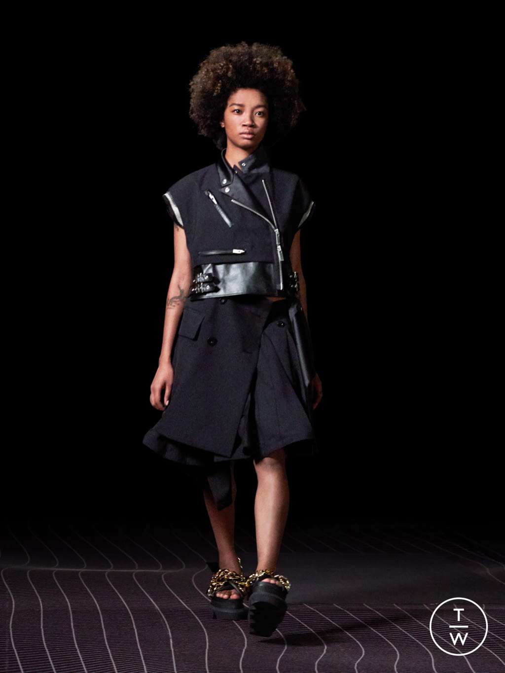 Fashion Week Paris Spring/Summer 2022 look 12 de la collection Sacai womenswear