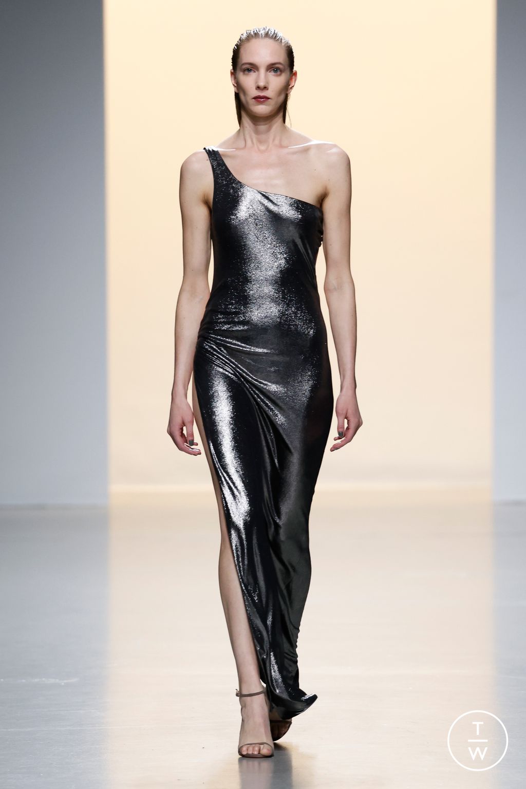 Fashion Week Paris Fall/Winter 2024 look 12 de la collection Atlein womenswear