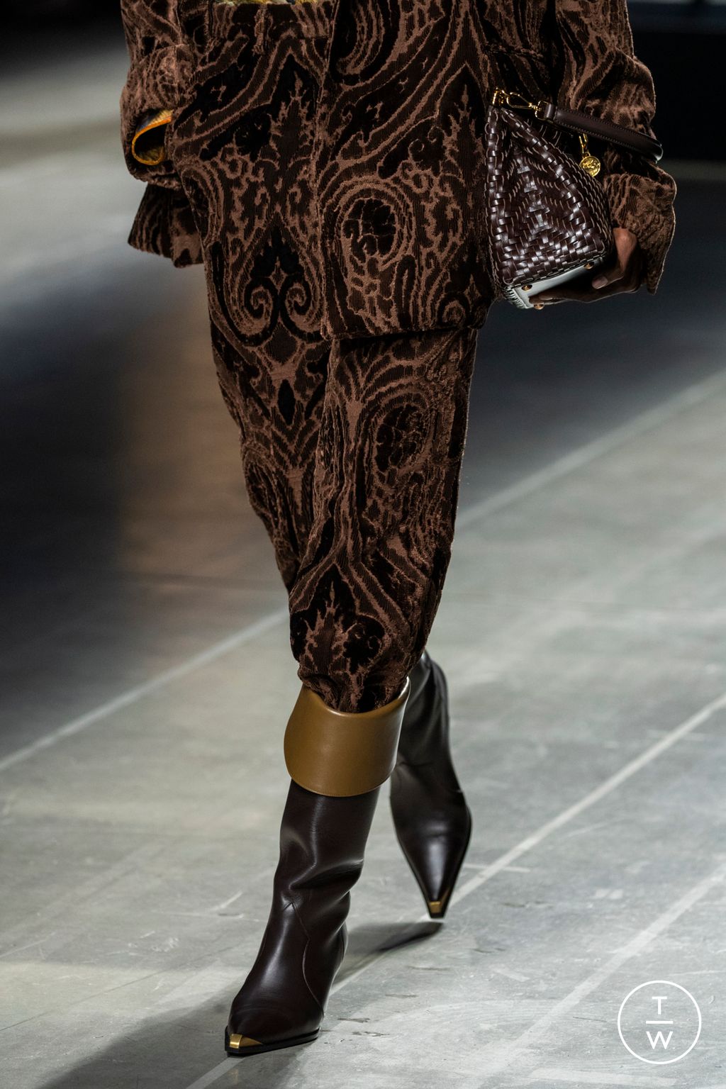 Fashion Week Milan Fall/Winter 2024 look 10 from the Etro collection womenswear accessories