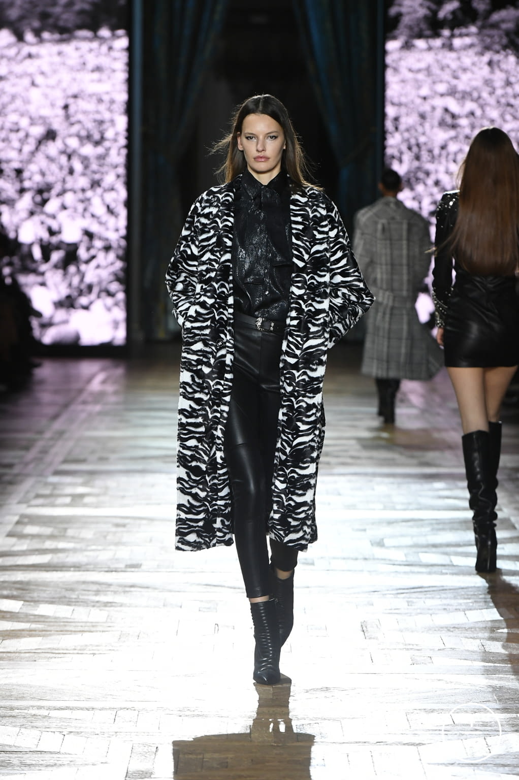 Fashion Week Paris Fall/Winter 2019 look 12 from the Redemption collection 女装