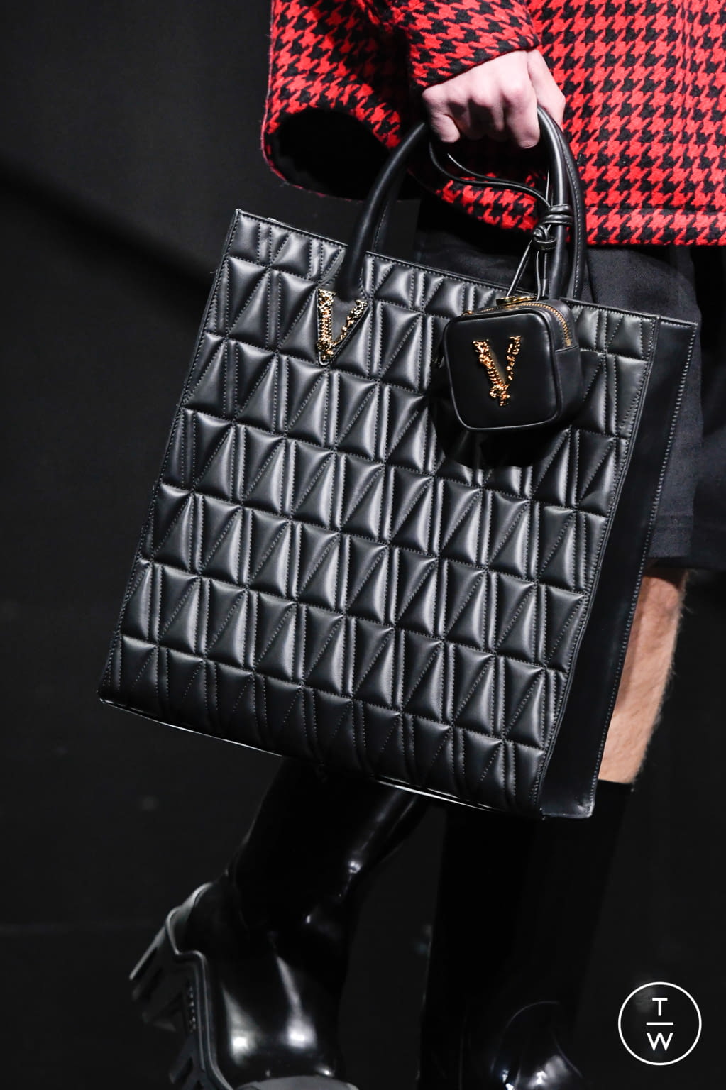 Fashion Week Milan Fall/Winter 2020 look 10 from the Versace collection womenswear accessories