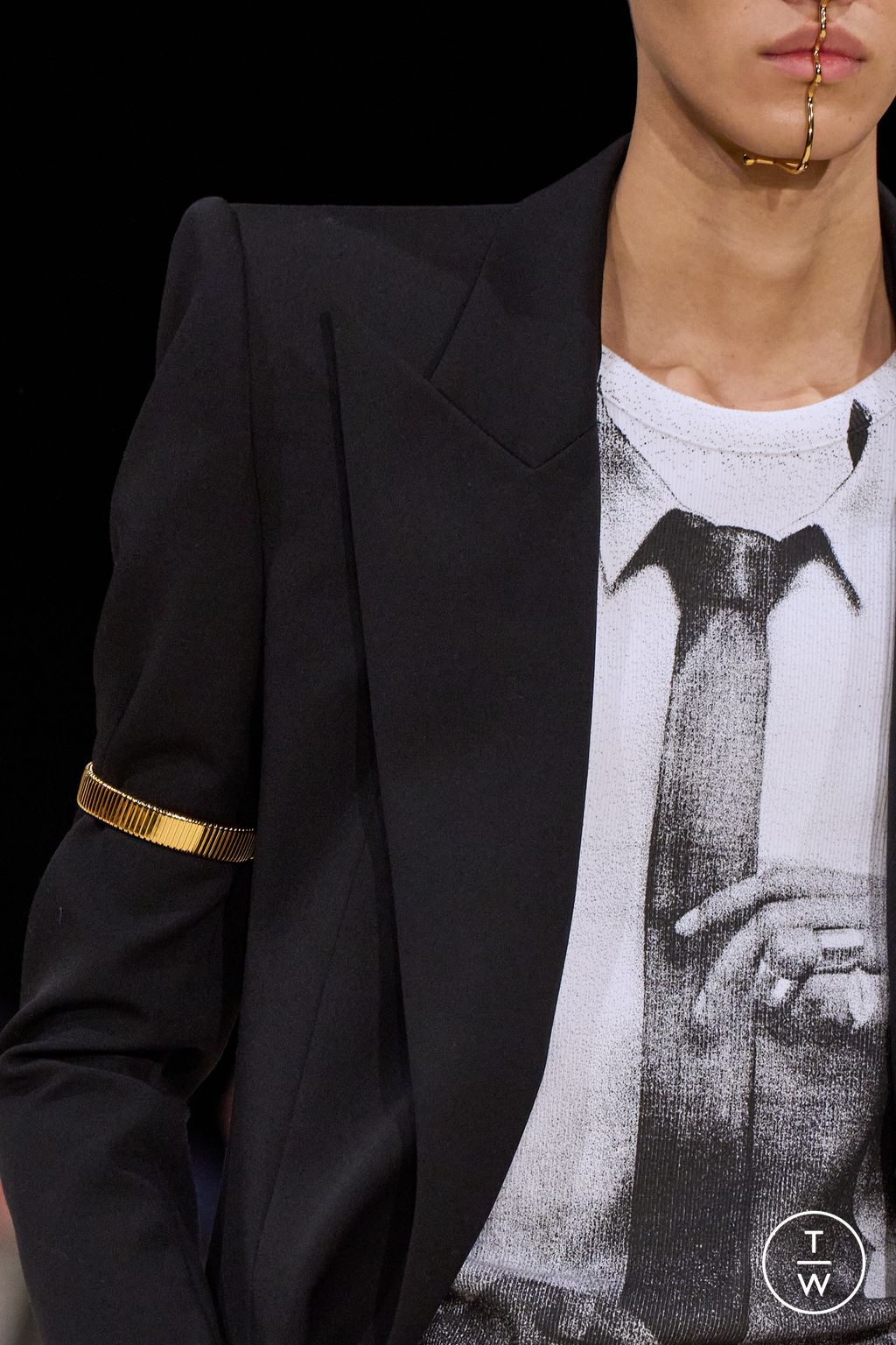 Fashion Week Paris Fall/Winter 2024 look 52 from the Balmain collection menswear accessories