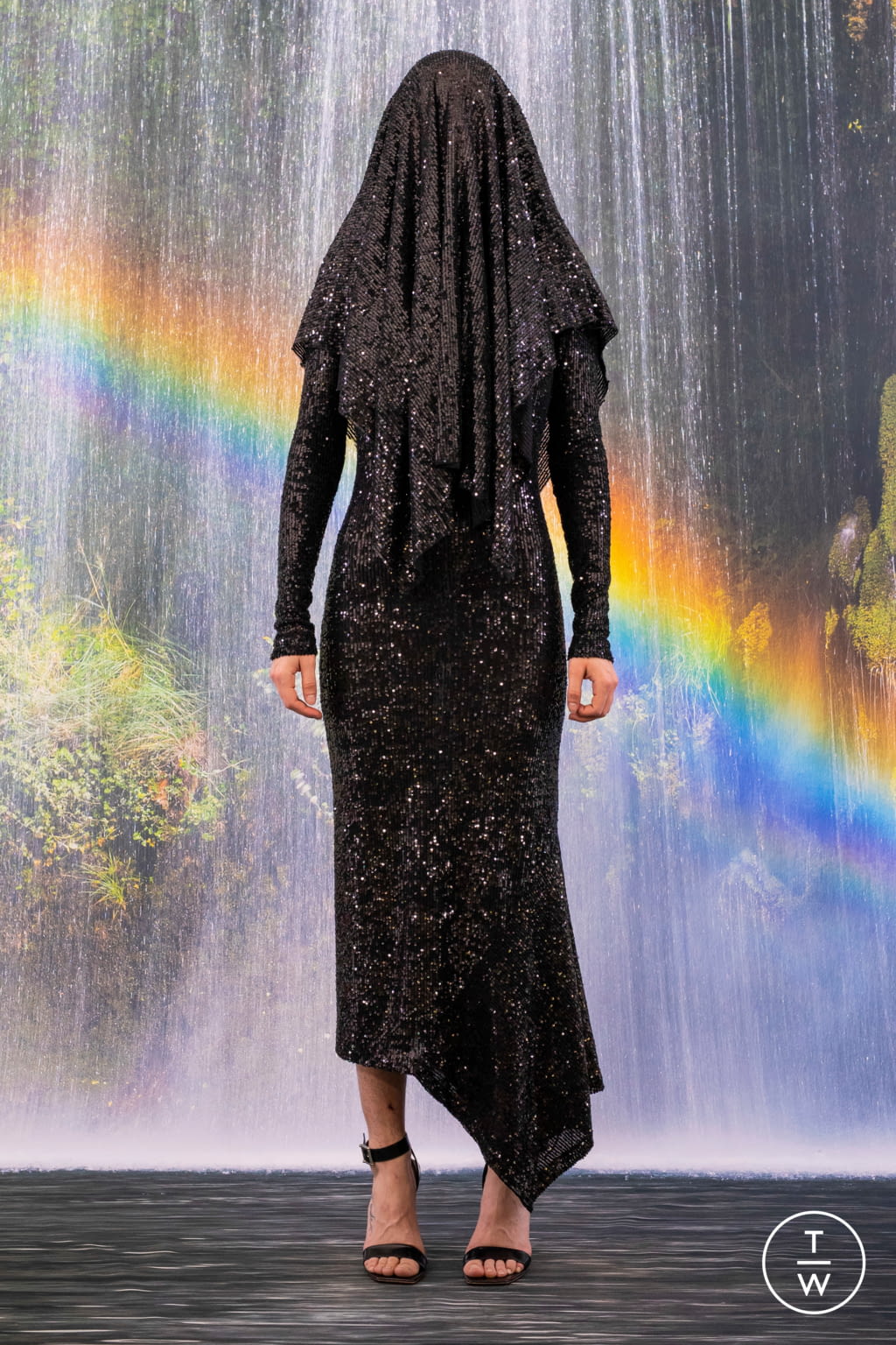 Fashion Week Paris Fall/Winter 2021 look 124 from the VETEMENTS collection menswear