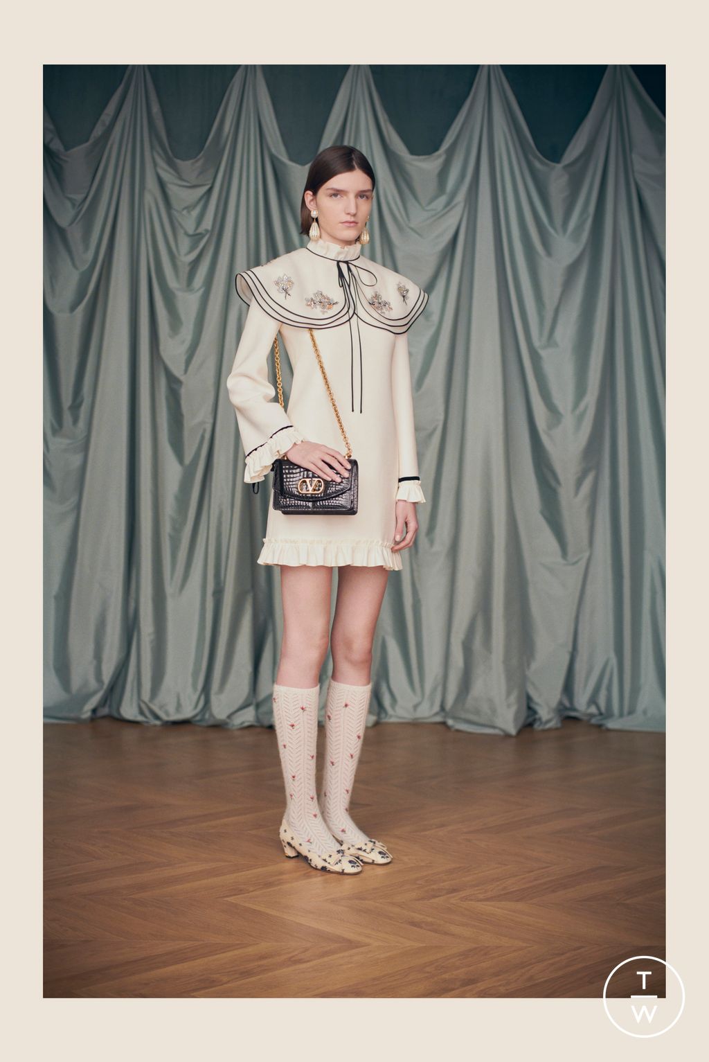 Fashion Week Paris Resort 2025 look 124 from the Valentino collection 女装