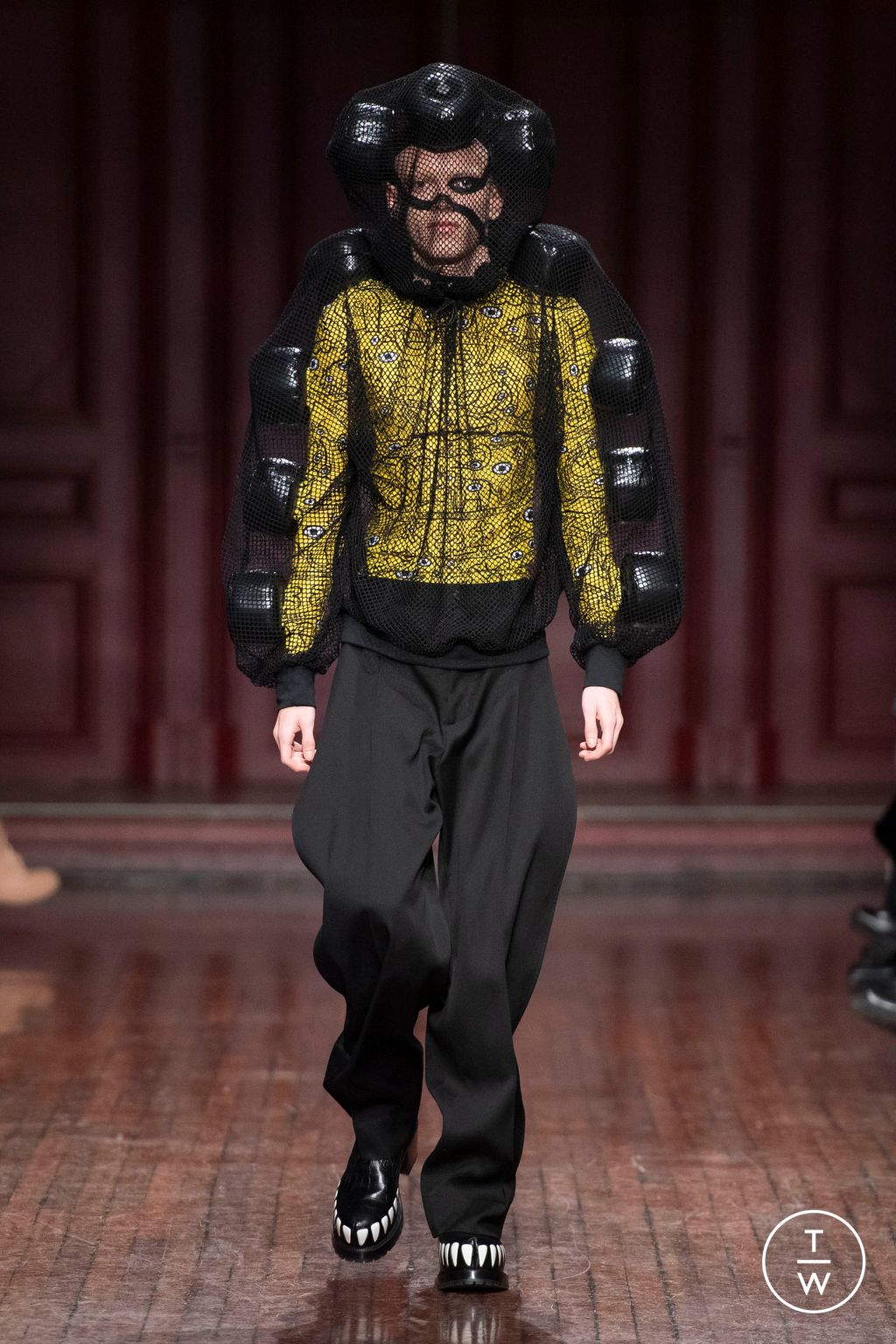 Fashion Week Paris Fall/Winter 2023 look 11 from the Walter Van Beirendonck collection 男装