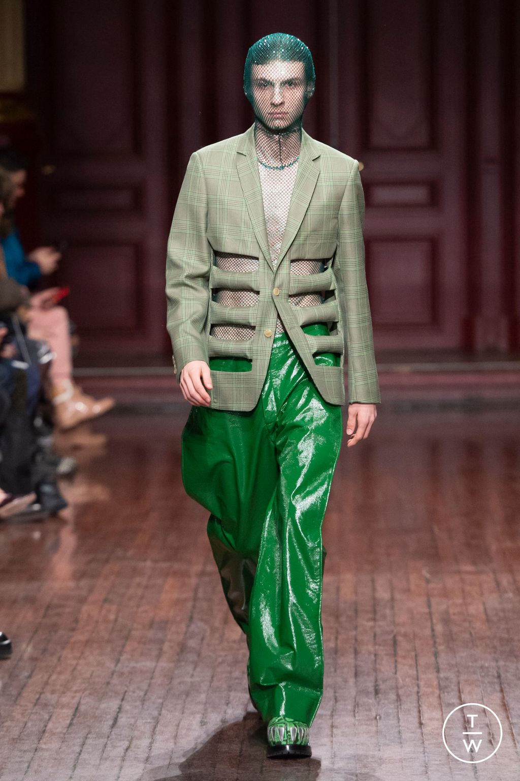 Fashion Week Paris Fall/Winter 2023 look 37 from the Walter Van Beirendonck collection 男装