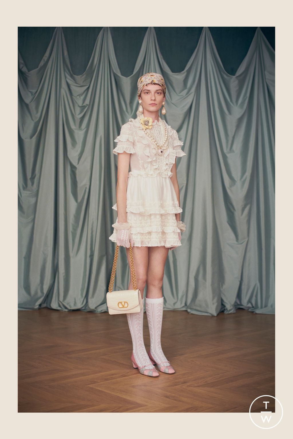 Fashion Week Paris Resort 2025 look 126 de la collection Valentino womenswear