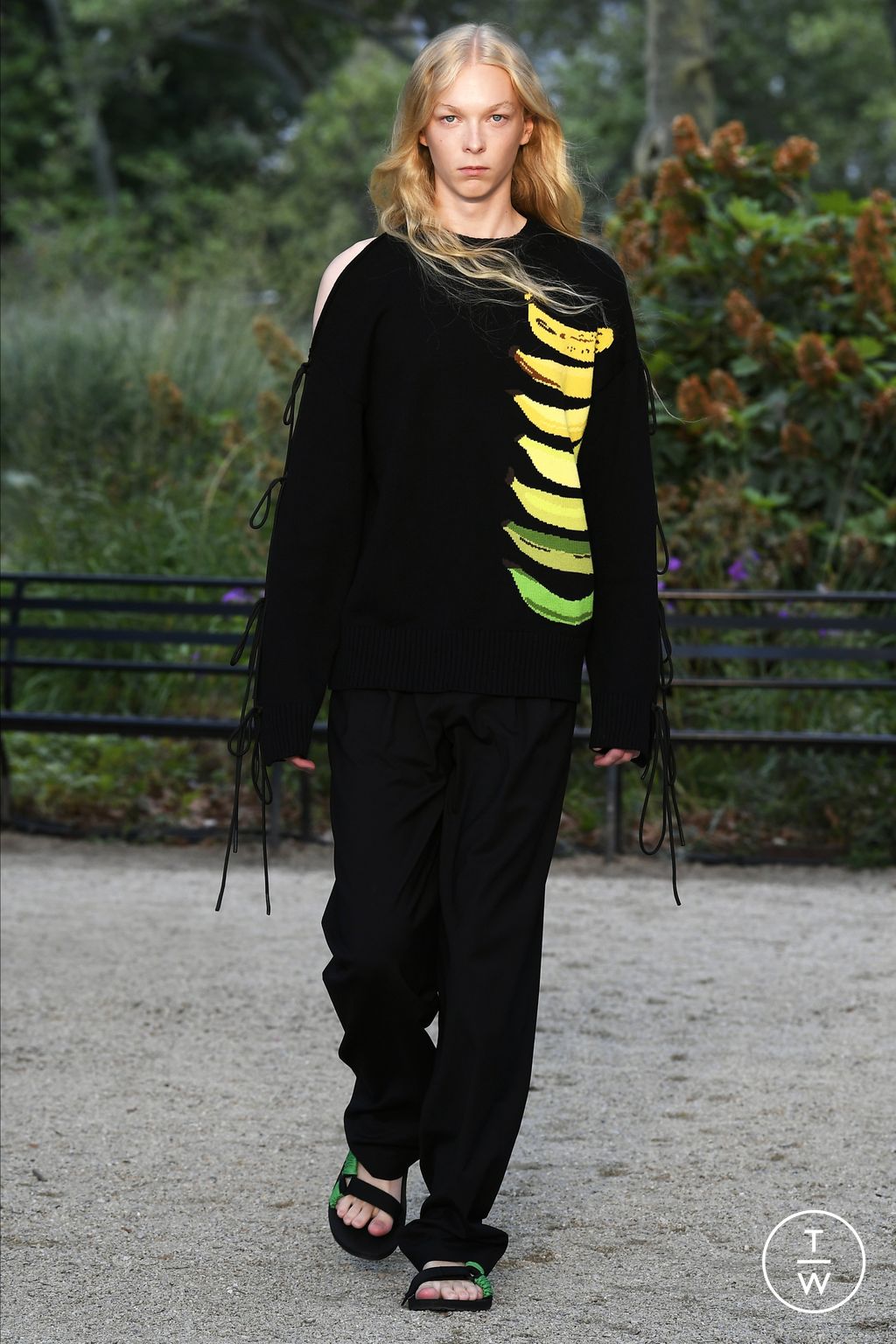 Fashion Week New York Spring/Summer 2023 look 24 from the Monse collection womenswear