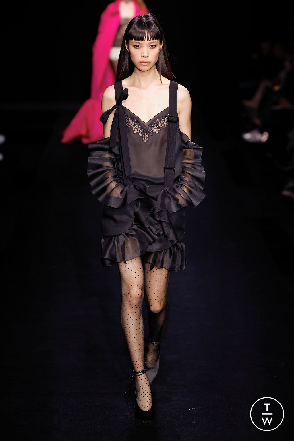 Fashion Week Paris Spring/Summer 2023 look 3 from the Valentino collection couture