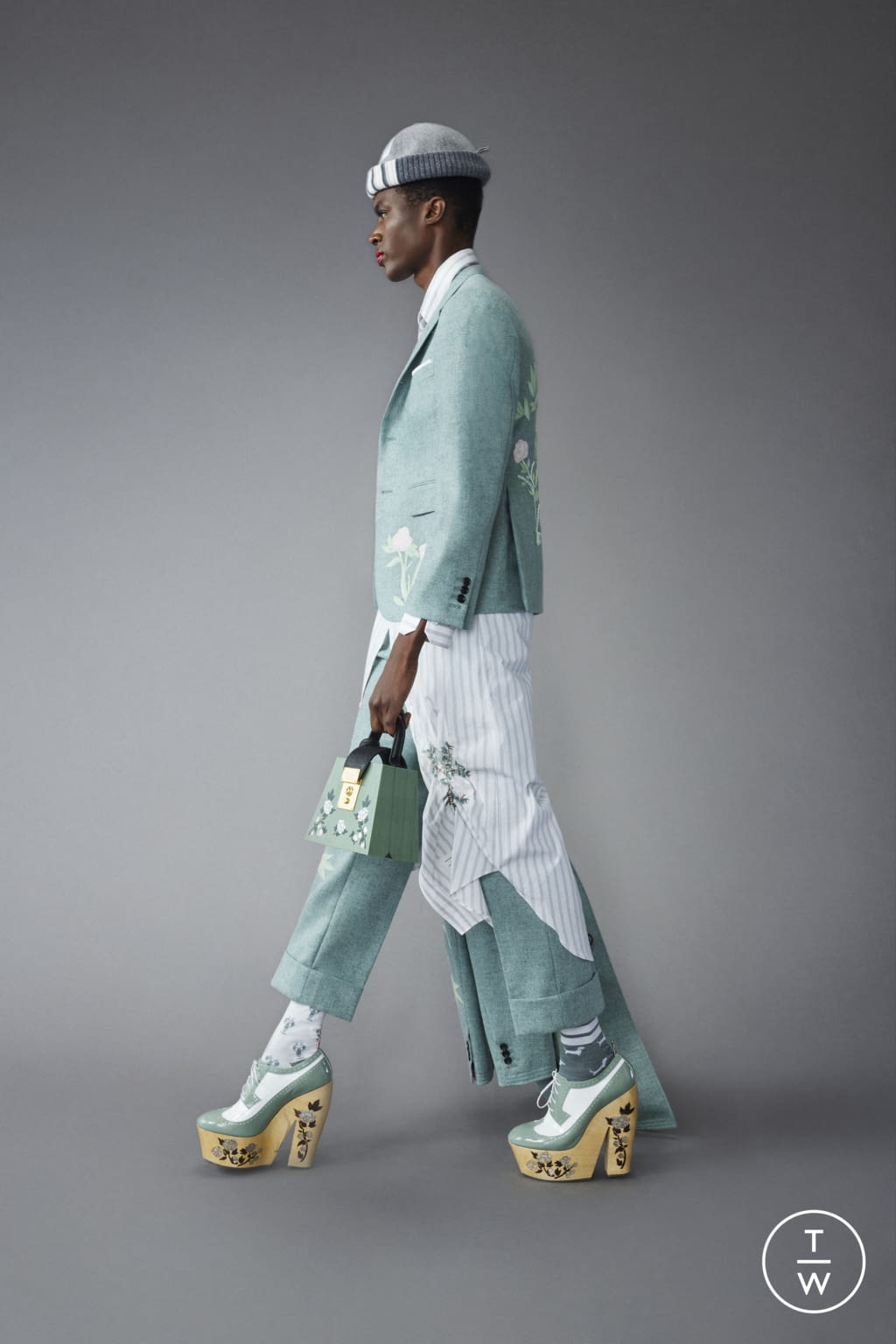 Fashion Week Paris Pre-Fall 2022 look 14 from the Thom Browne collection 男装