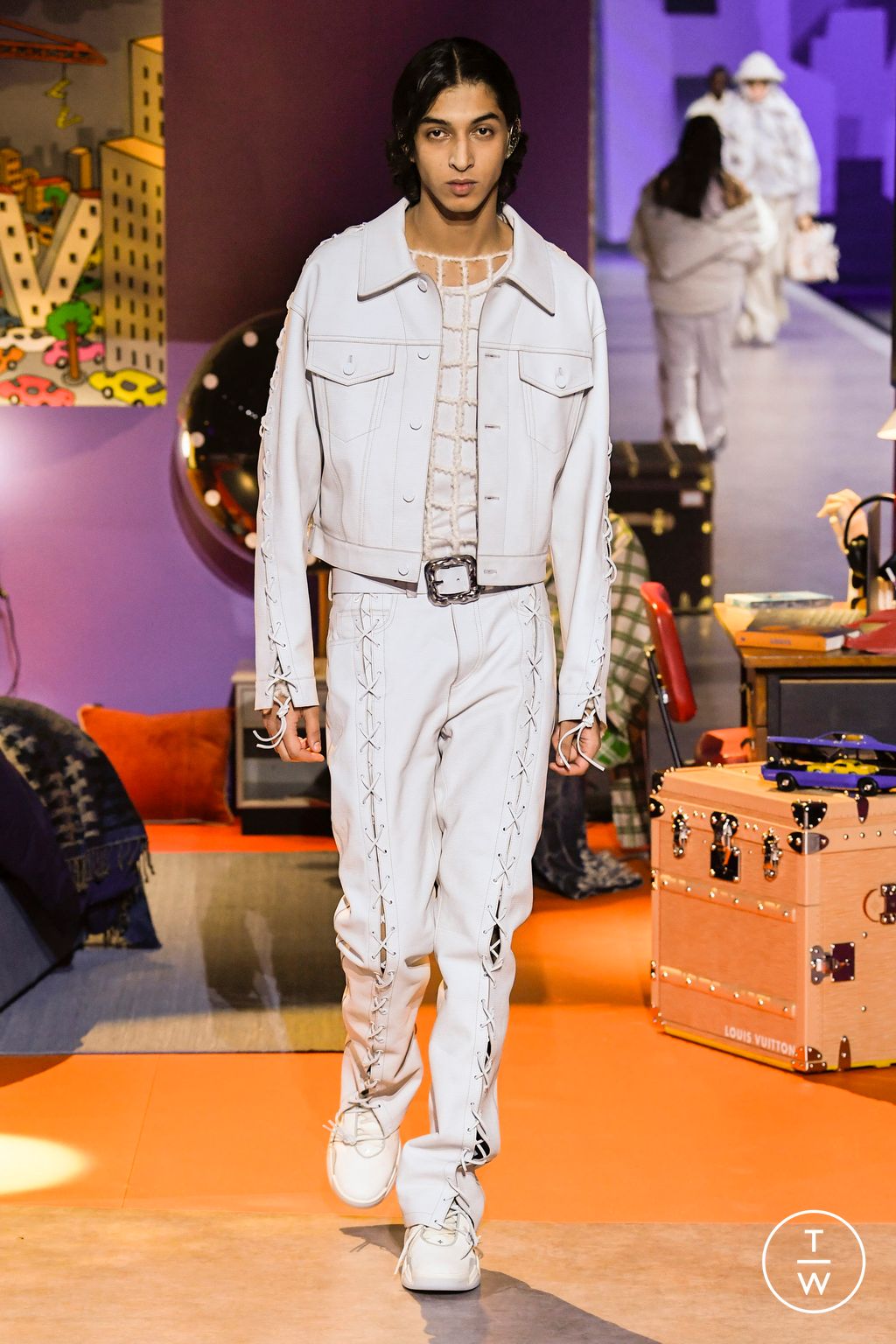 Fashion Week Paris Fall/Winter 2023 look 32 from the Louis Vuitton collection menswear