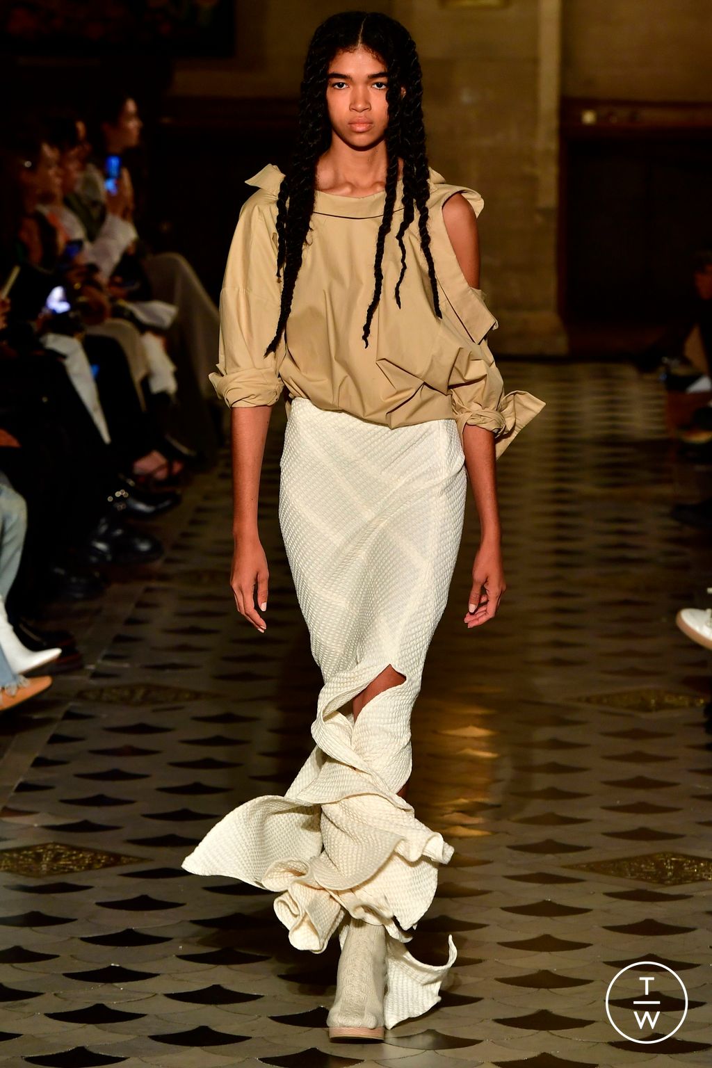 Fashion Week Paris Spring/Summer 2023 look 17 from the A.W.A.K.E MODE collection womenswear