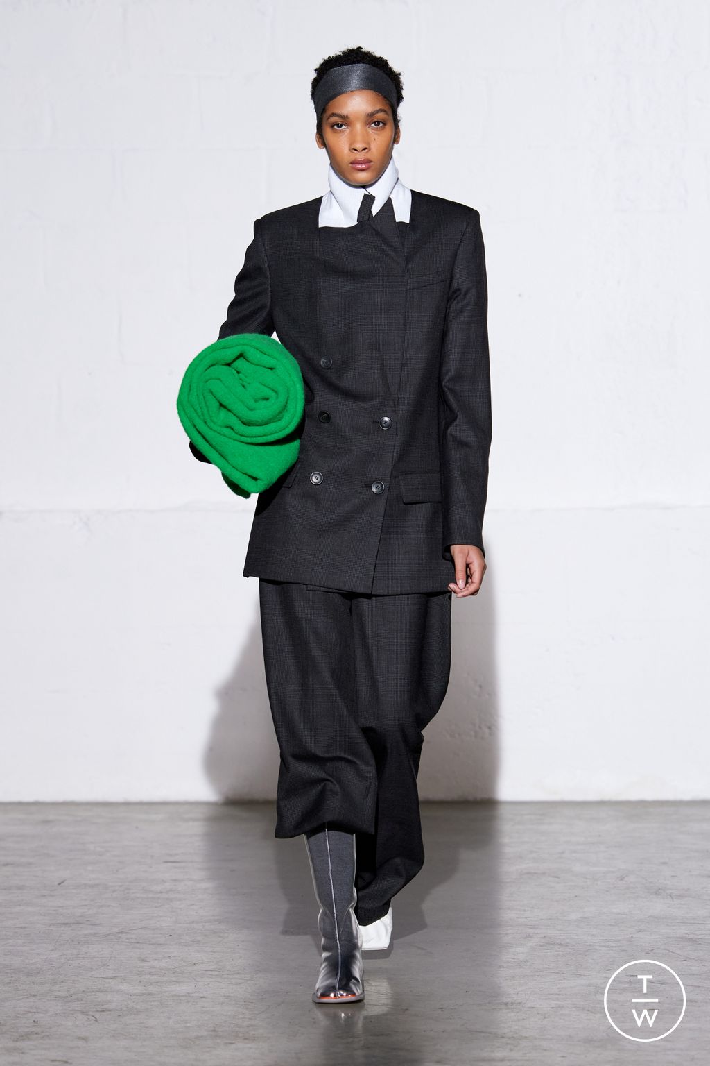 Fashion Week New York Fall/Winter 2024 look 12 from the Tibi collection 女装