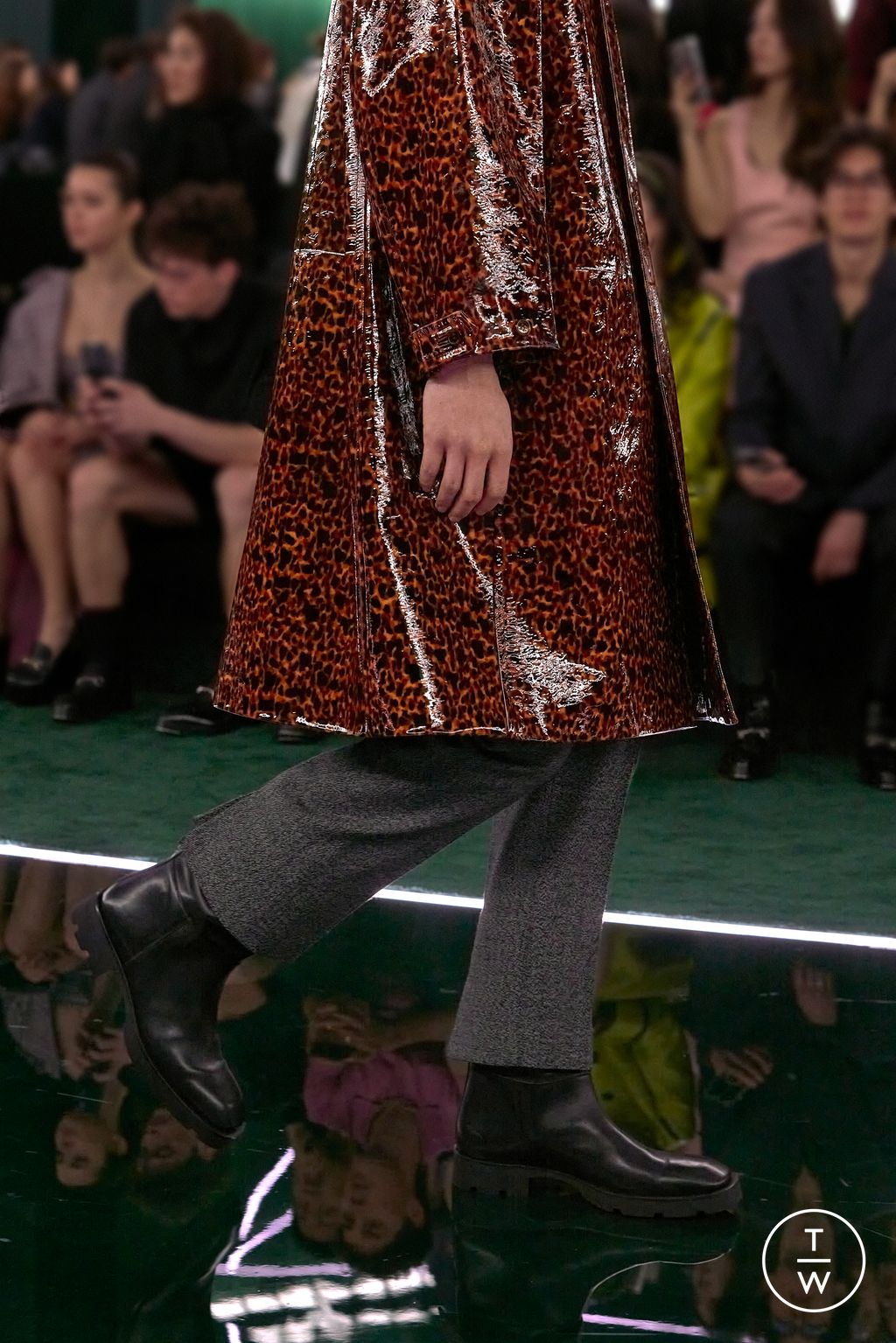 Fashion Week Milan Fall/Winter 2025 look 12 de la collection Gucci womenswear accessories