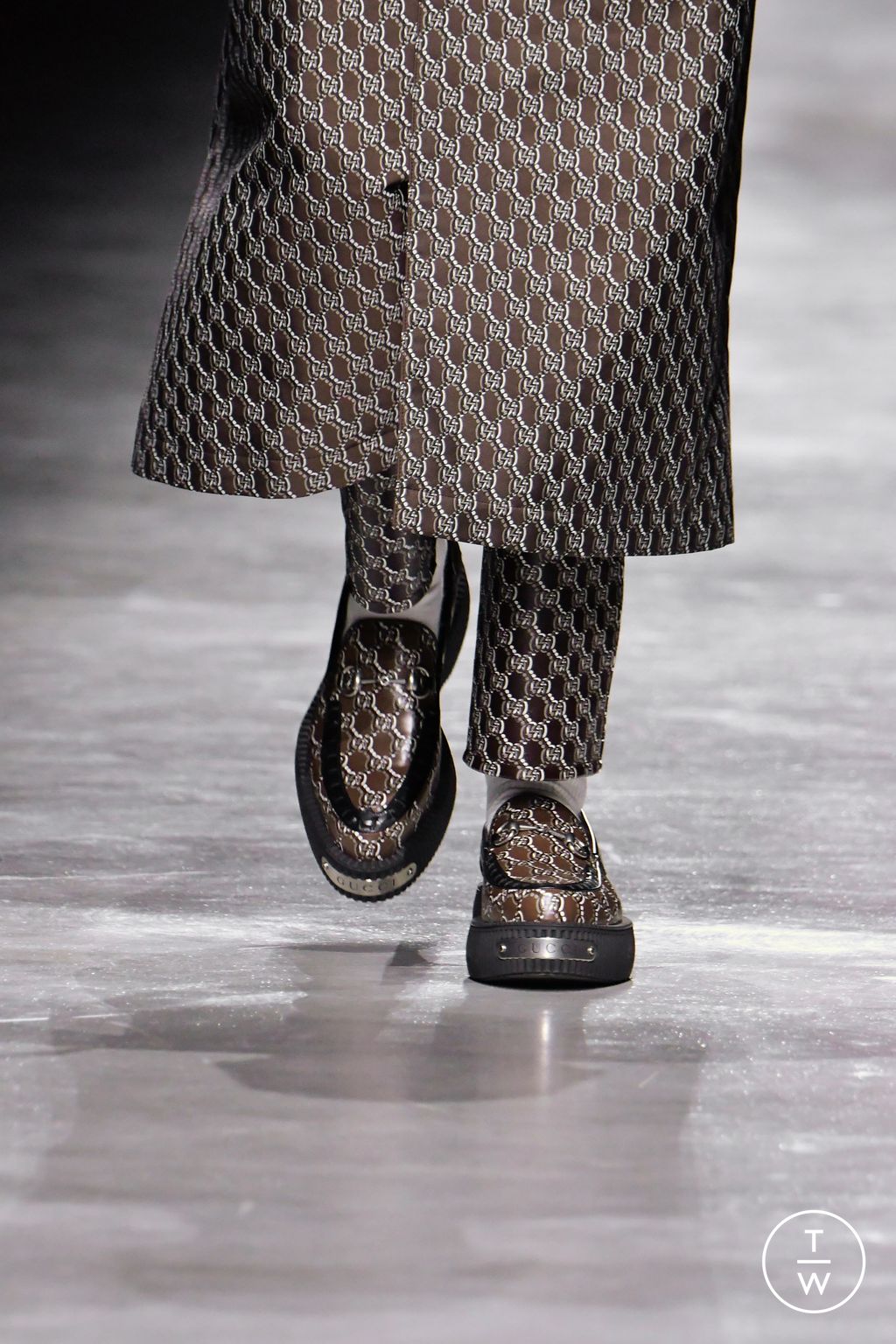 Fashion Week Milan Fall/Winter 2024 look 34 from the Gucci collection menswear accessories
