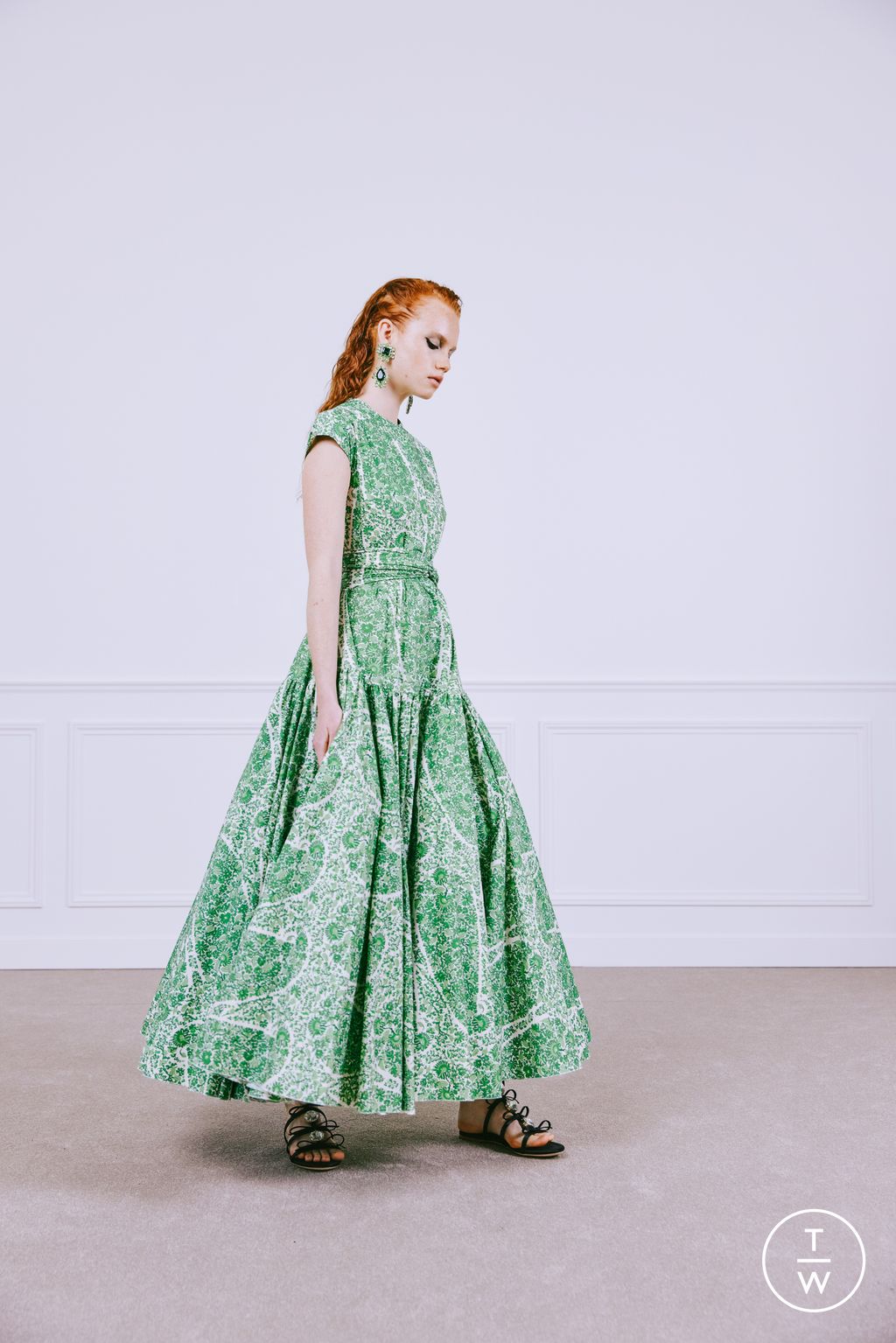 Fashion Week Paris Resort 2024 look 12 de la collection Giambattista Valli womenswear