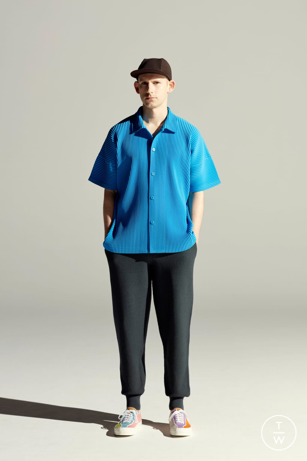 Fashion Week Paris Spring/Summer 2022 look 13 from the HOMME PLISSÉ ISSEY MIYAKE collection menswear