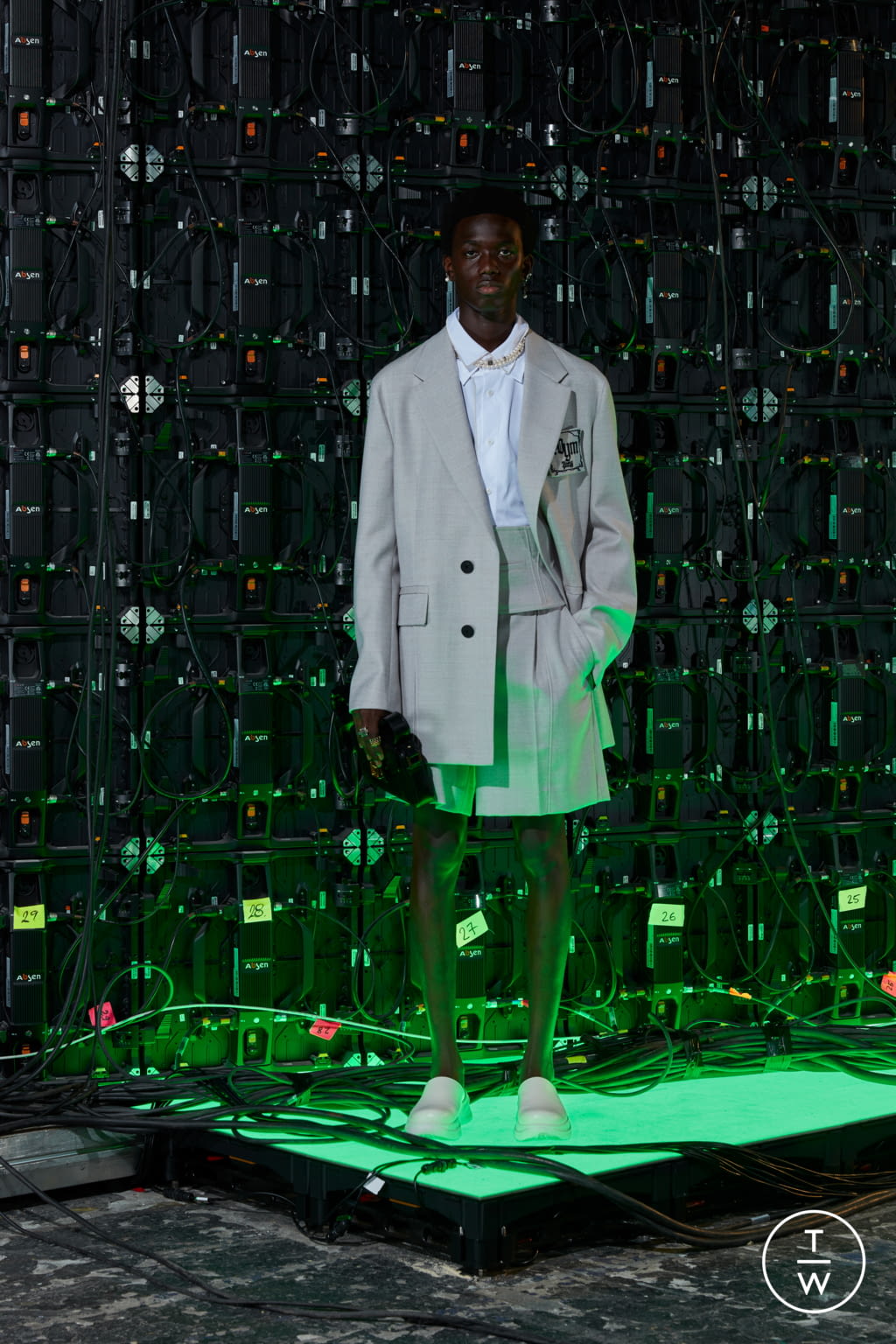 Fashion Week Paris Spring/Summer 2022 look 13 from the Wooyoungmi collection 男装